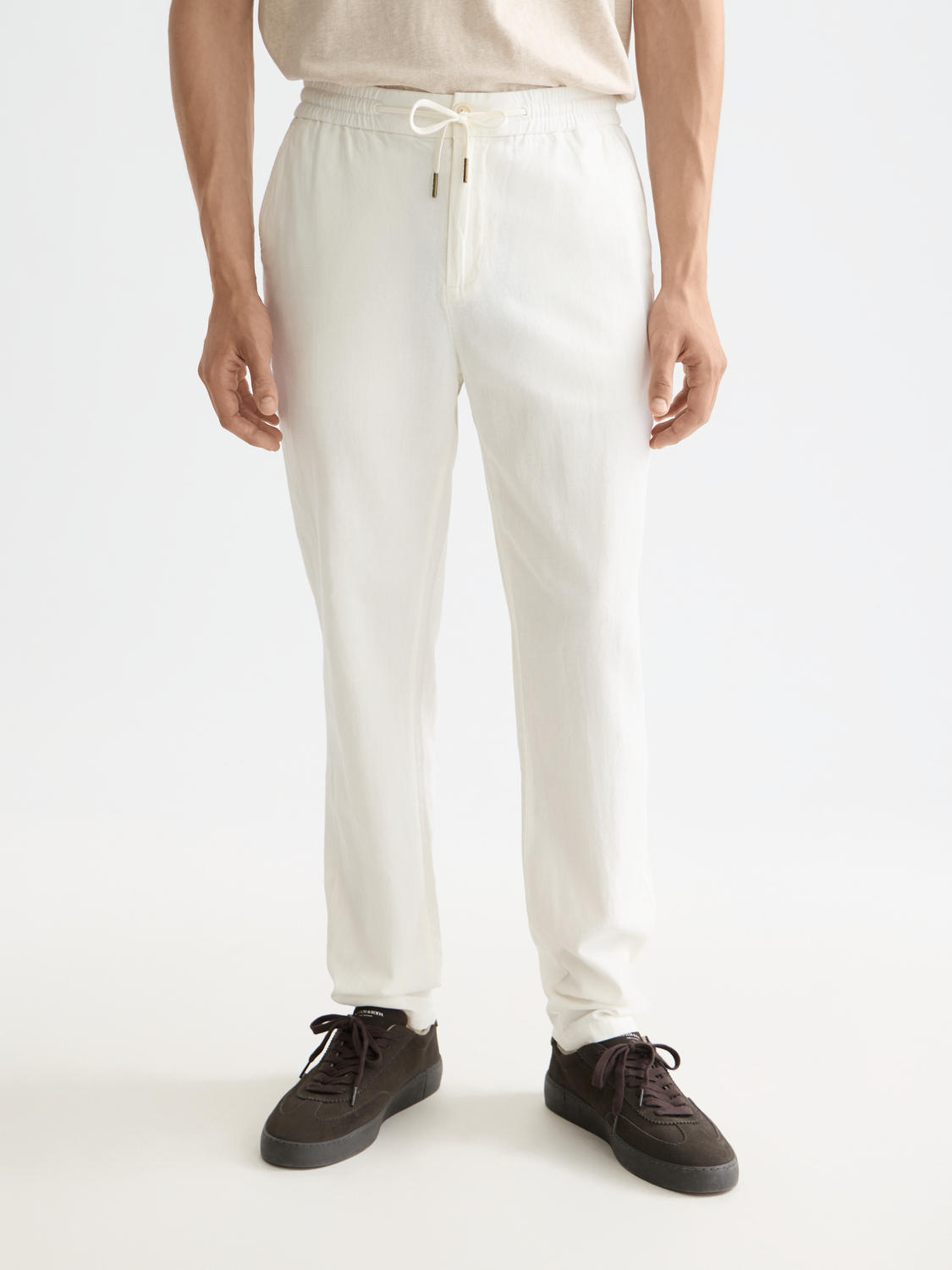 SCOTCH & SODA Warren joggers, stylish casual pants in a relaxed fit with a modern design, perfect for everyday wear.
