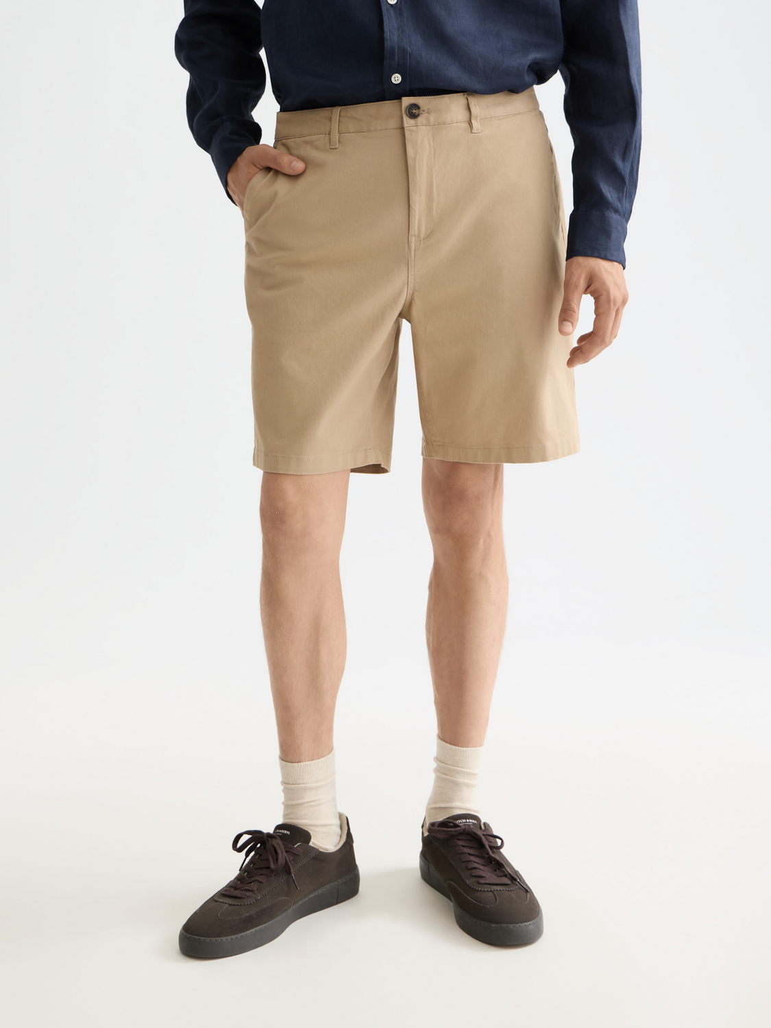 Scotch & Soda Stuart chino shorts in a classic fit, featuring a neutral color and casual design for warm-weather wear.
