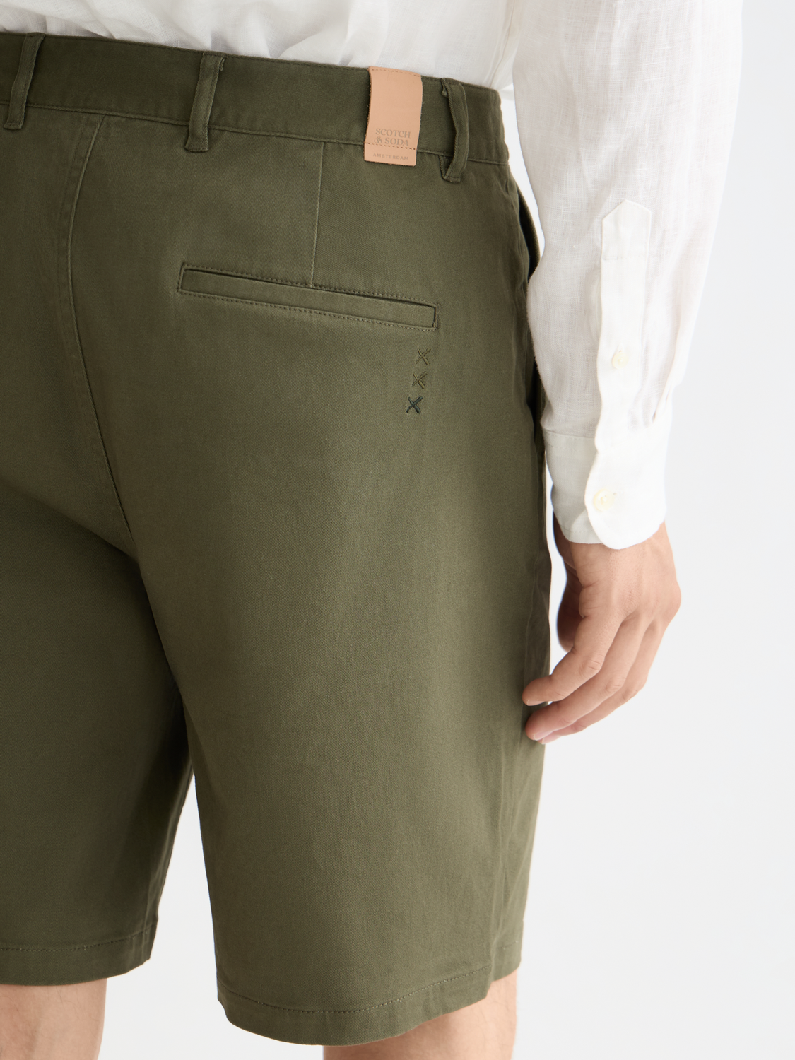 Scotch & Soda Stuart chino shorts in beige, featuring a tailored fit and classic design, displayed on a neutral background.