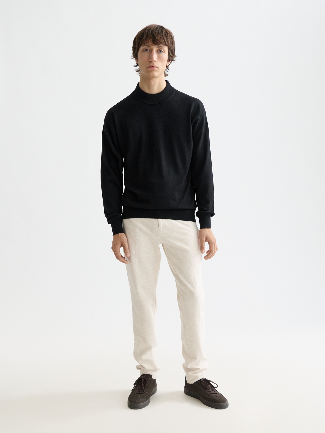Scotch & Soda knitwear mock neck sweater in soft fabric, close-up of the beige mock neck and knit texture.