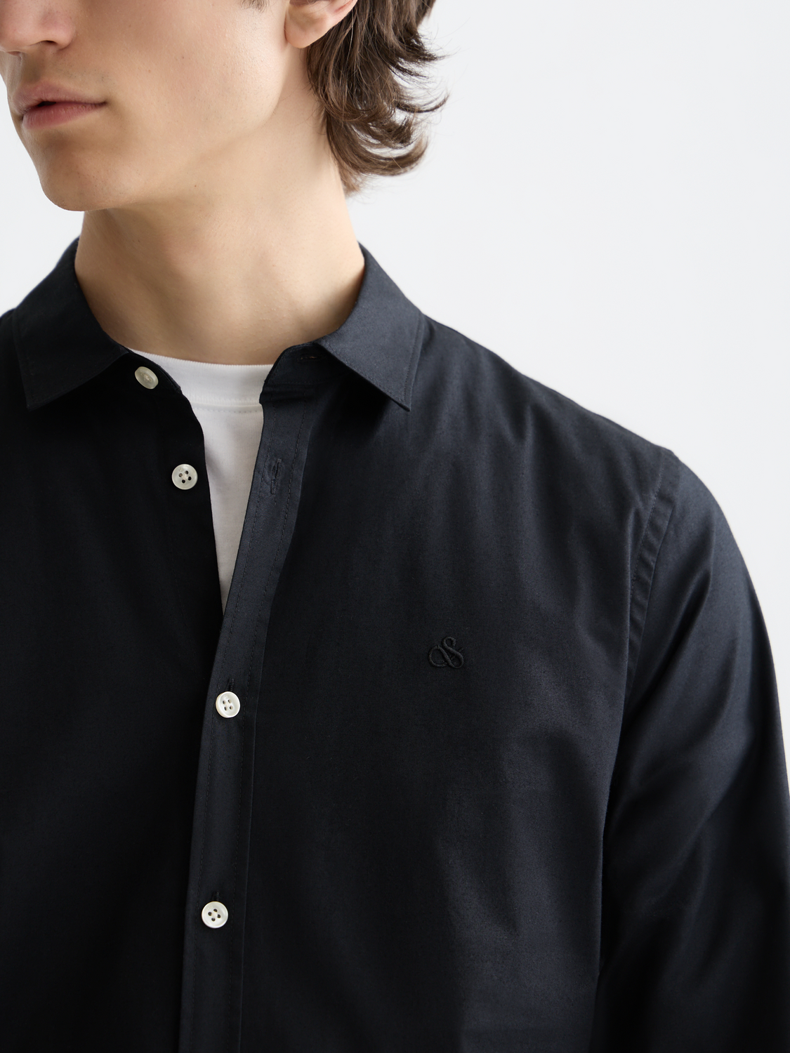Long-sleeve Scotch & Soda poplin shirt with button-down collar and classic fit, shown in a light blue color.