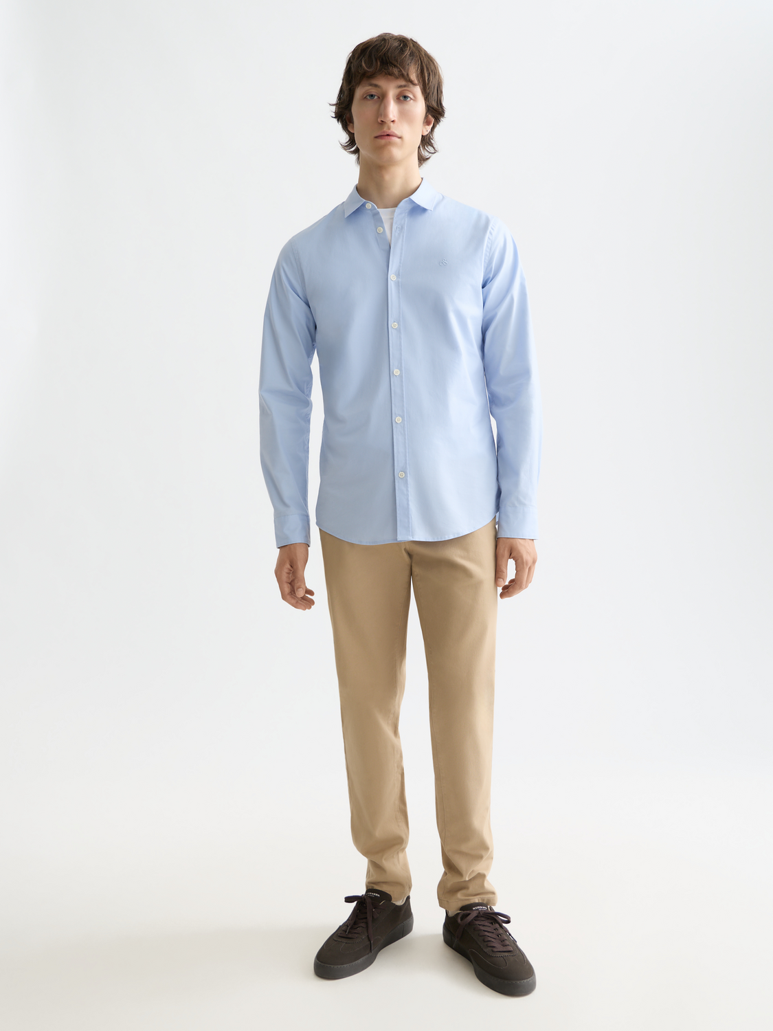 Long-sleeve Scotch & Soda poplin shirt with button collar and chest pocket, in a classic style.