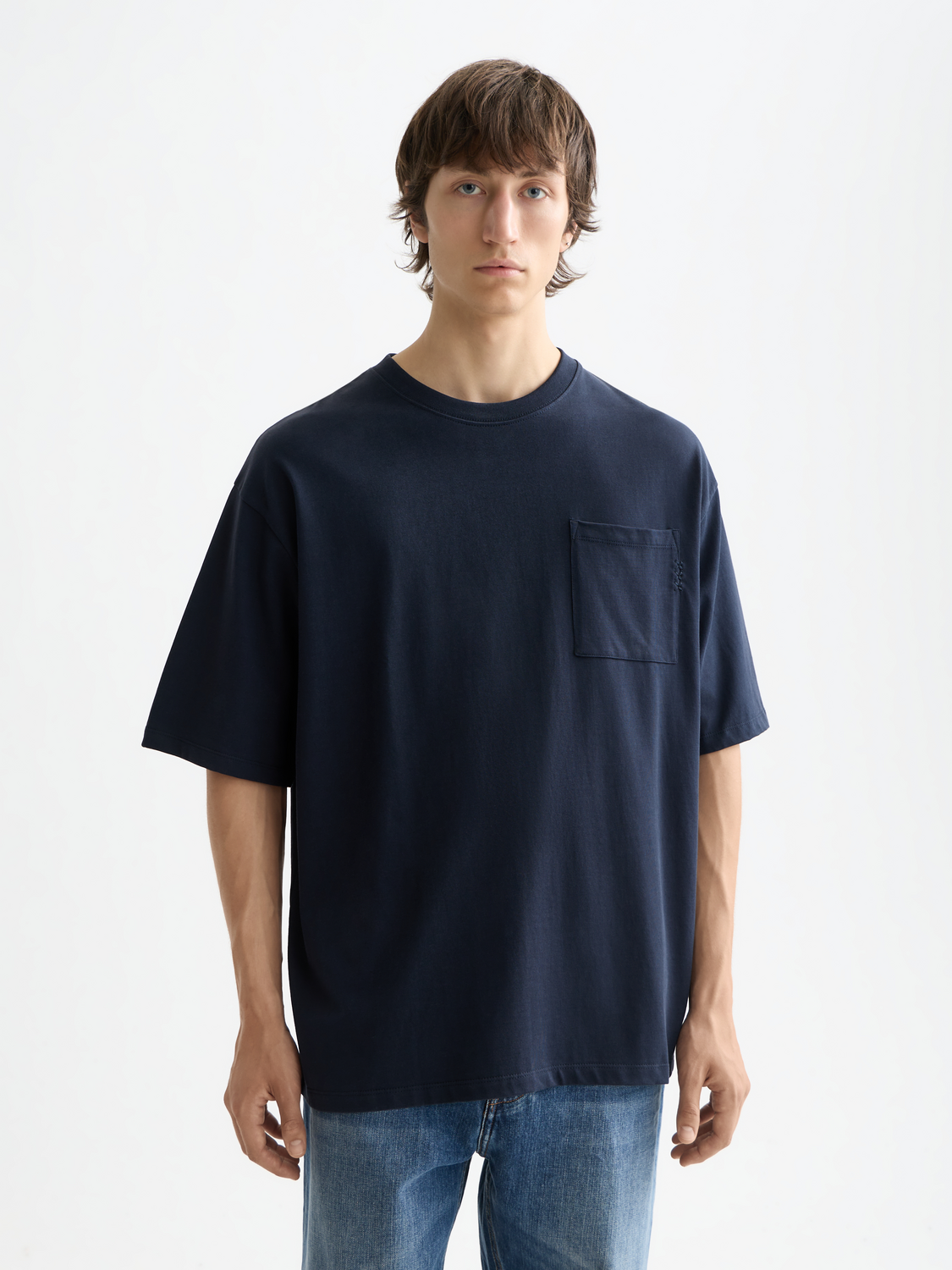 Black short-sleeve Scotch & Soda chest pocket t-shirt with a front pocket, casual and comfortable for everyday wear.