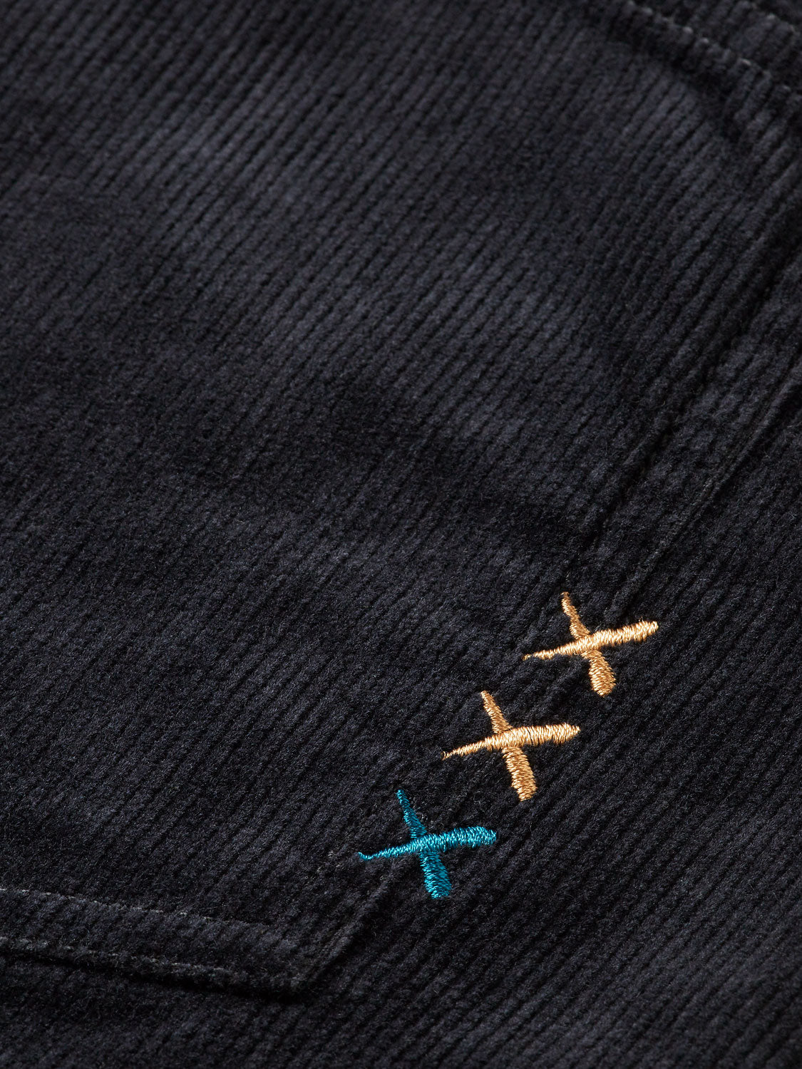 SCOTCH & SODA Zee straight-fit pants in neutral fabric, shown hanging on a wooden hanger.