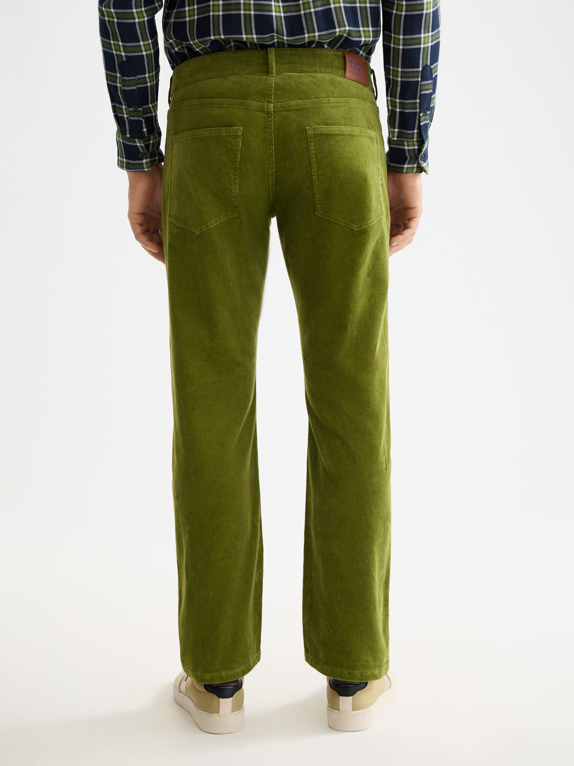 SCOTCH & SODA Zee straight-fit pants shown from the back in dark denim, featuring a tailored waistband and classic pocket details.