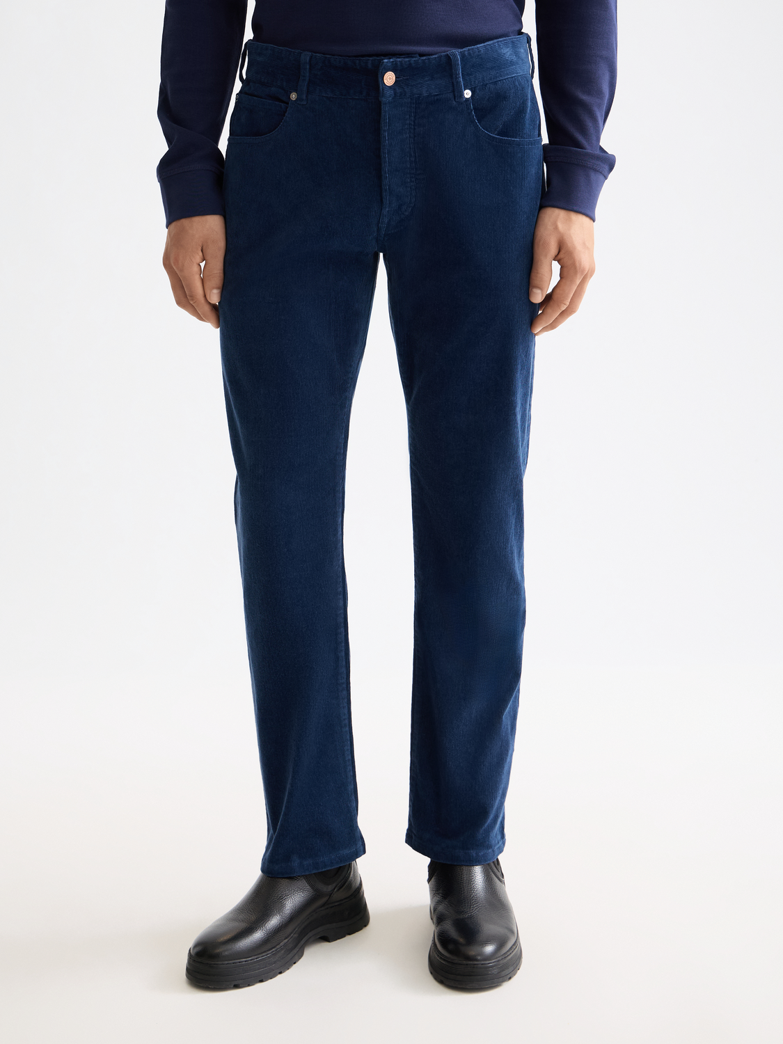 SCOTCH & SODA Zee straight-fit pants in a neutral color, front view showing tailored design and classic fit.