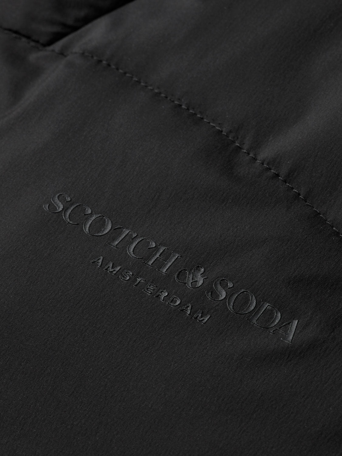 SCOTCH & SODA long puffer jacket in black, featuring a quilted design and high collar for warmth and style.