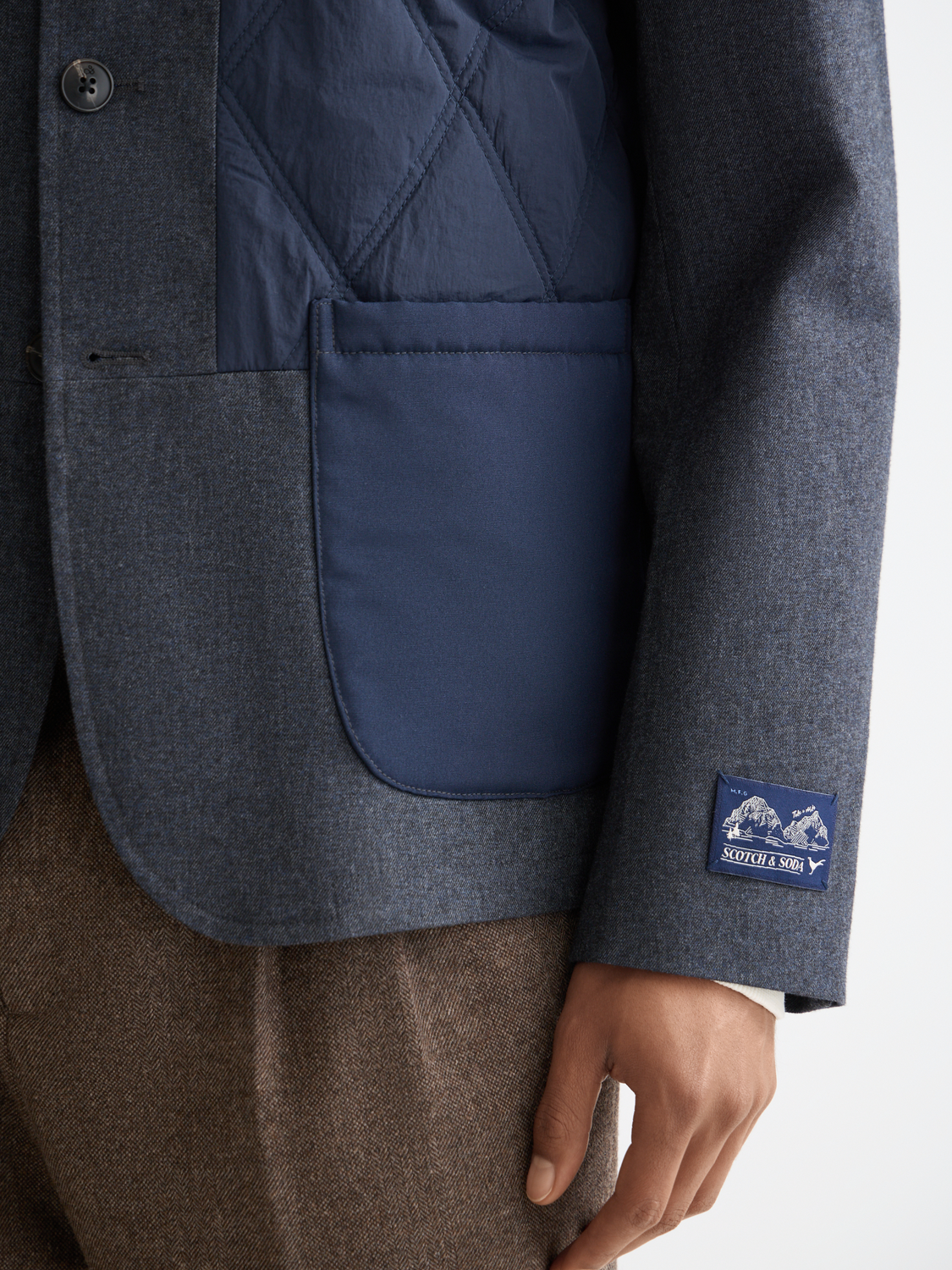 Colorblock padded blazer from Scotch & Soda featuring a stylish, quilted design and vibrant color blocking for a modern look.