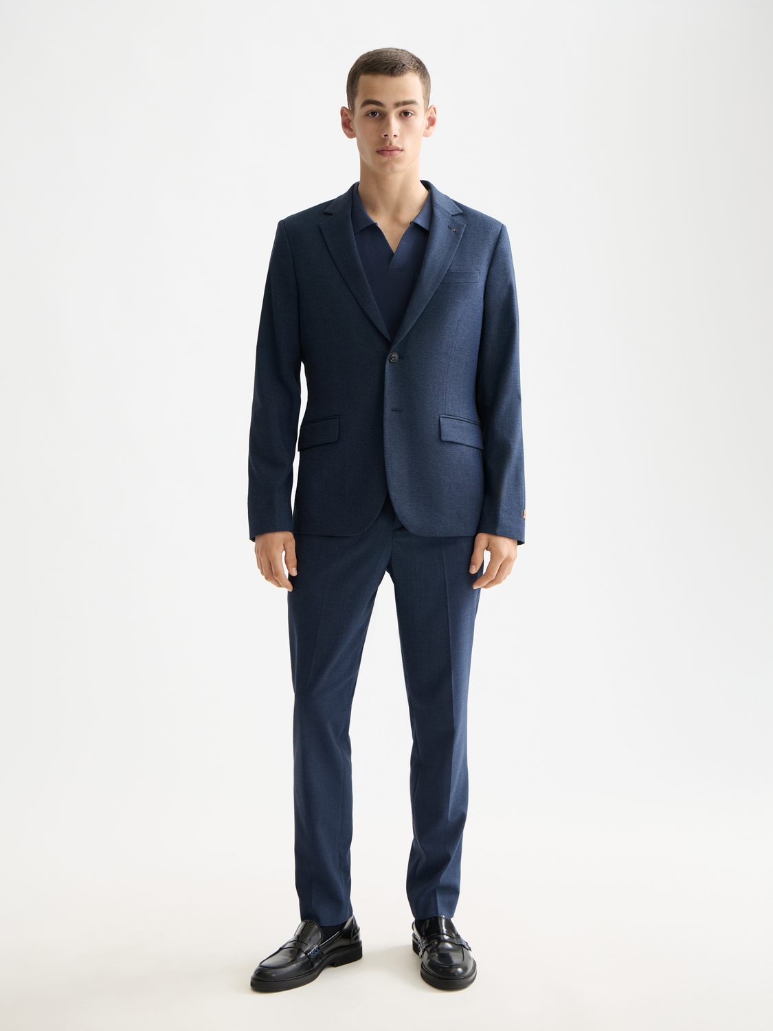 Scotch & Soda Irving tapered chinos pants in neutral color, featuring a slim fit and classic design, front view.