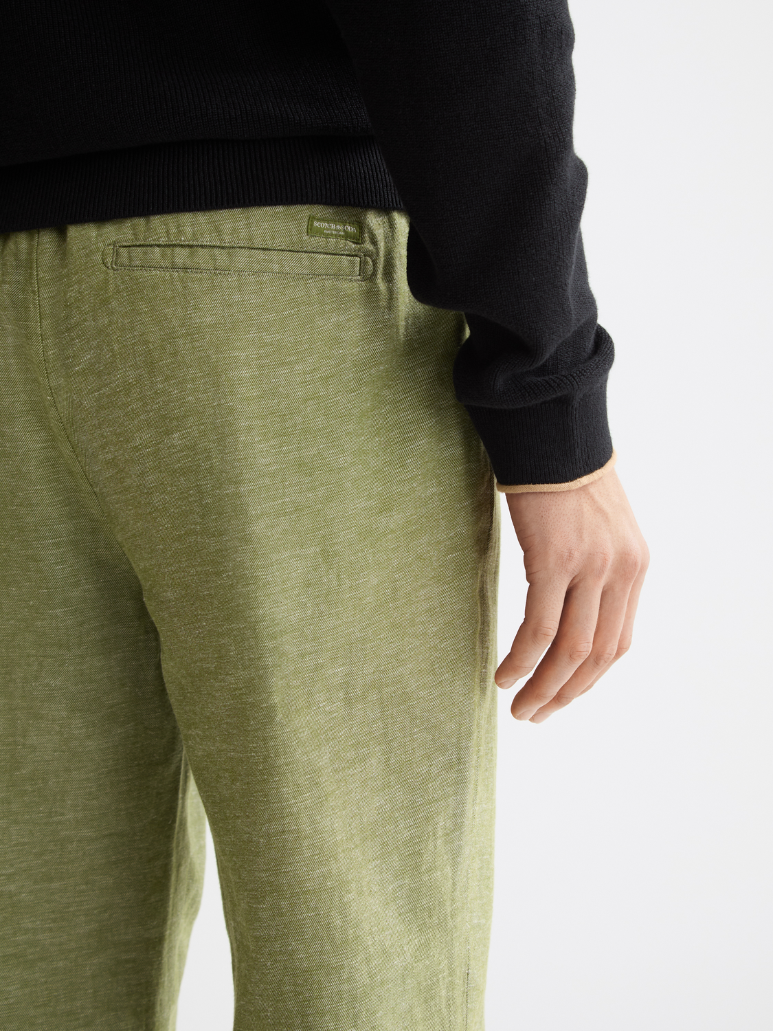 SCOTCH & SODA Warren jogger pants in stylish, tapered design with elastic waistband and side pockets.