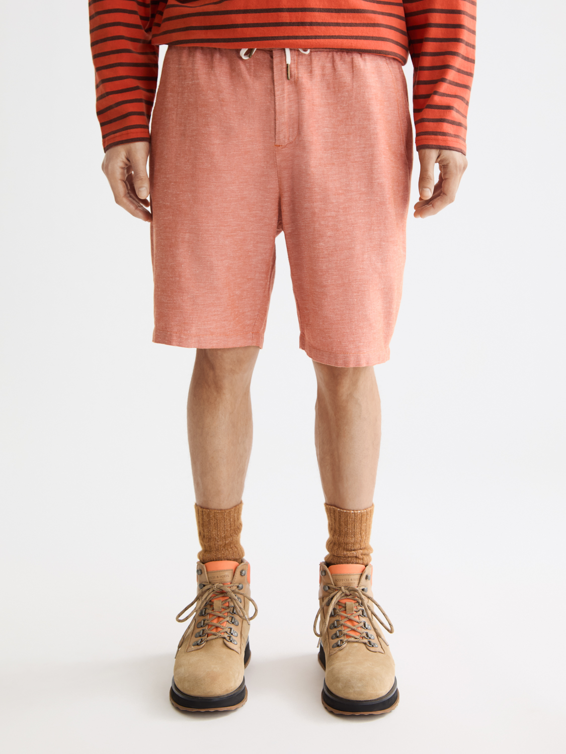 Light beige Fave cotton-linen shorts from Scotch & Soda with a relaxed fit and pockets, perfect for casual summer wear.
