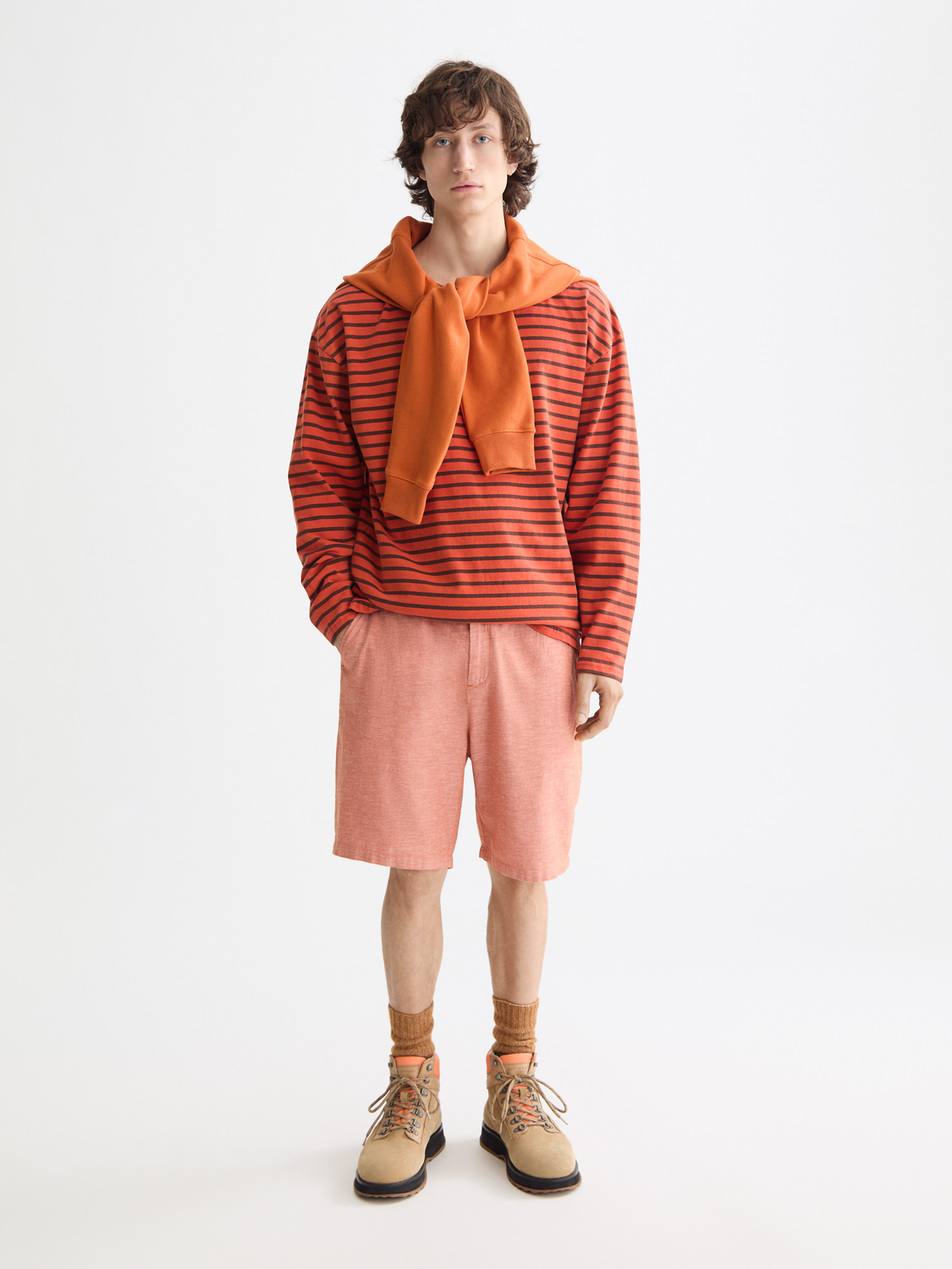 Light beige Fave cotton-linen shorts from Scotch & Soda featuring a relaxed fit and casual style, perfect for warm weather.