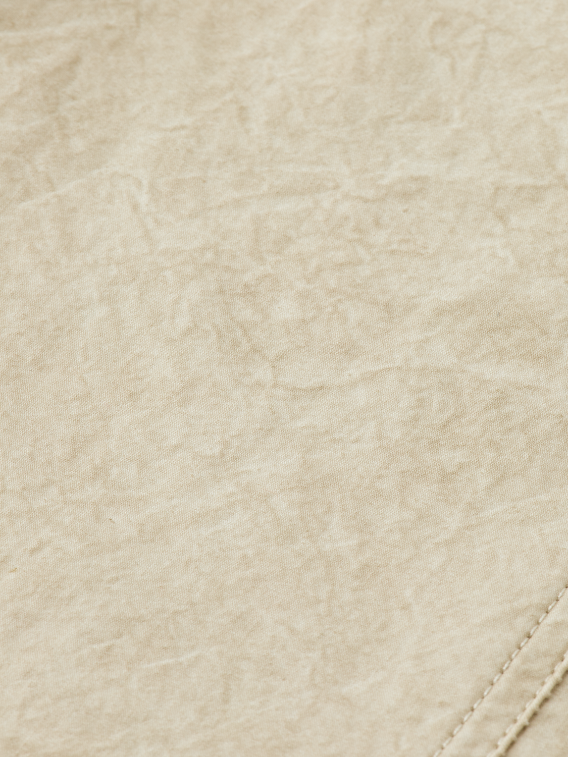 SCOTCH & SODA cargo shorts in khaki with multiple pockets, casual fit, and belt loops, displayed on a plain background.