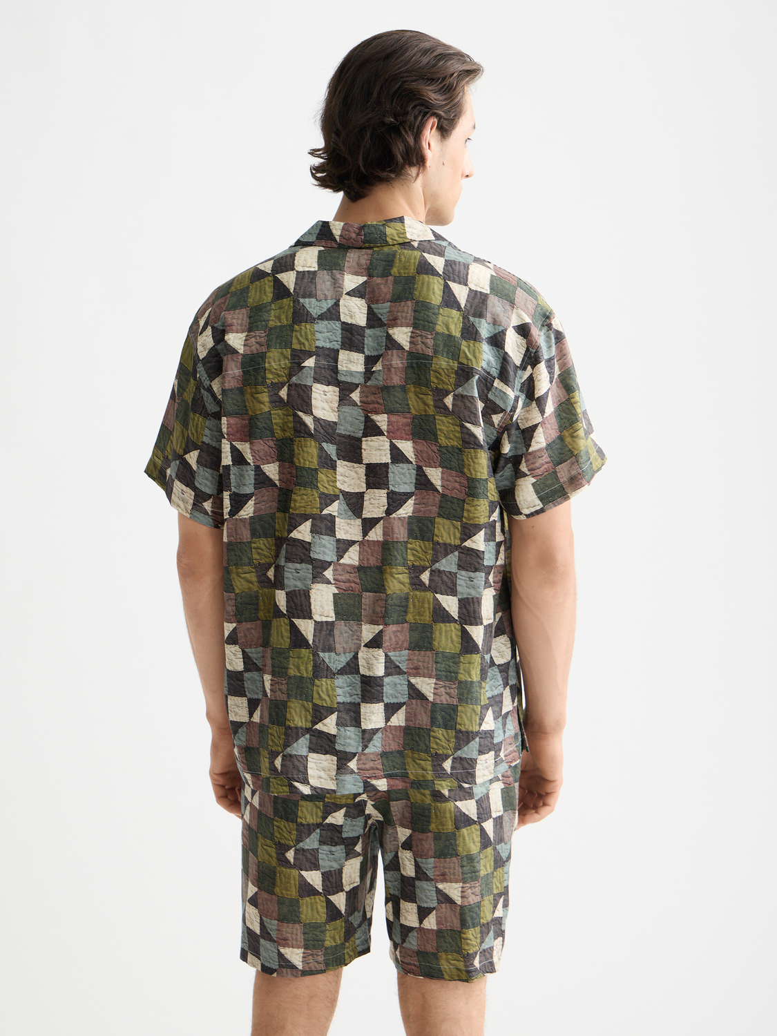 Printed short-sleeved shirt from Scotch & Soda featuring a vibrant, colorful pattern on a casual men's S/S shirt.