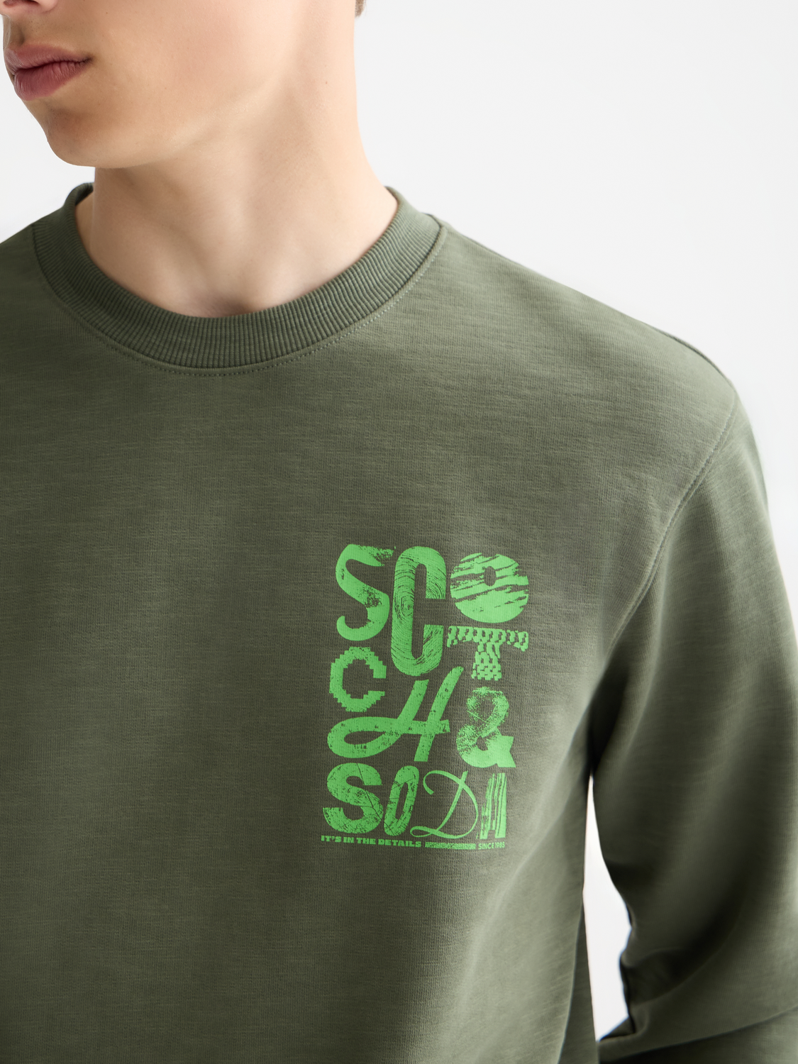 SCOTCH & SODA chest logo sweatshirt, casual gray sweatshirt with front logo design and long sleeves, soft fabric for everyday wear