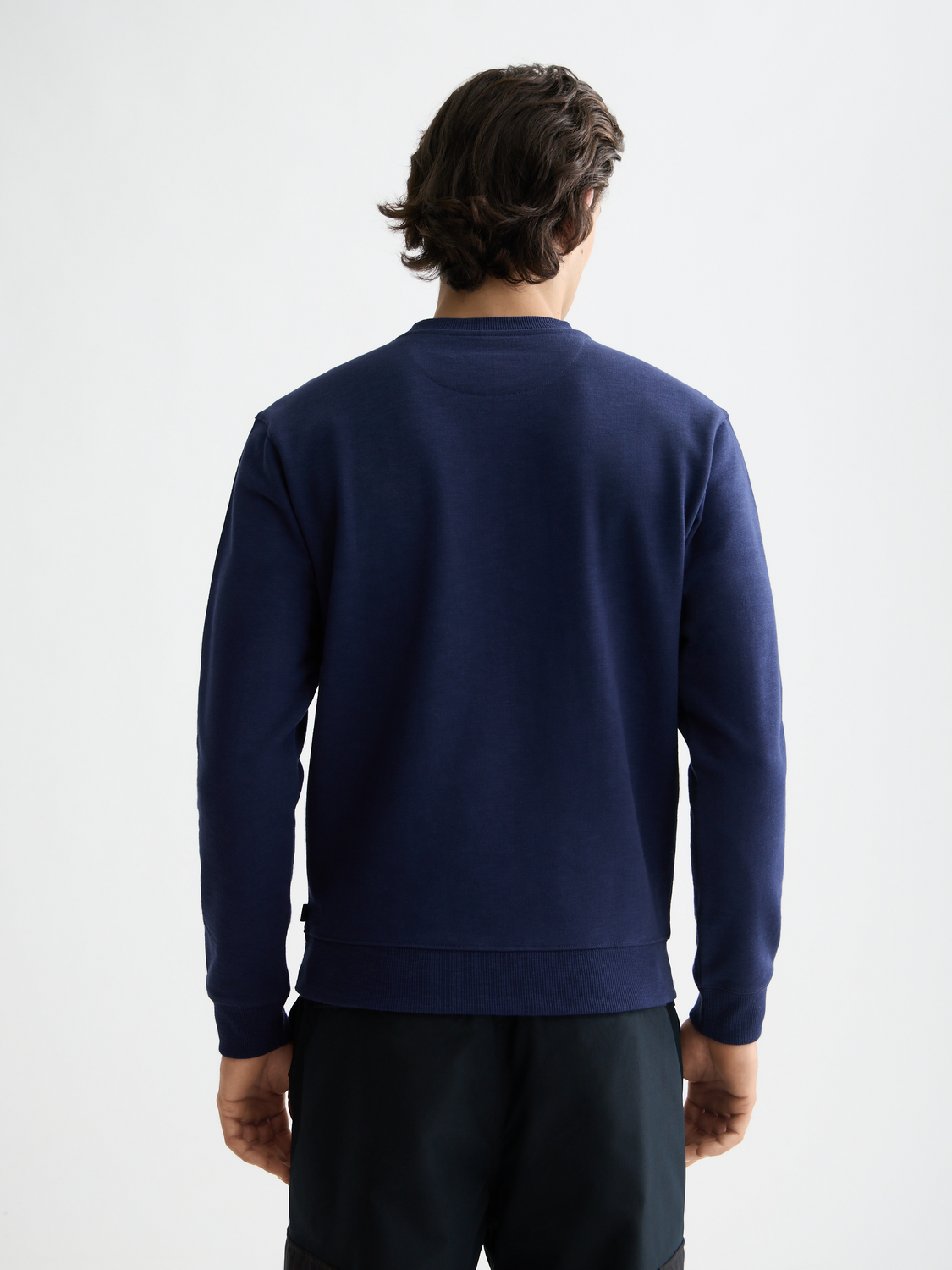 Black Scotch & Soda chest logo sweatshirt with long sleeves and ribbed cuffs, displayed on a plain background.