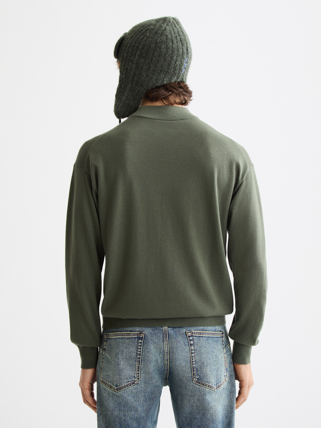 SCOTCH & SODA knitwear mock neck pullover in dark blue, close-up showing the textured fabric and ribbed collar.