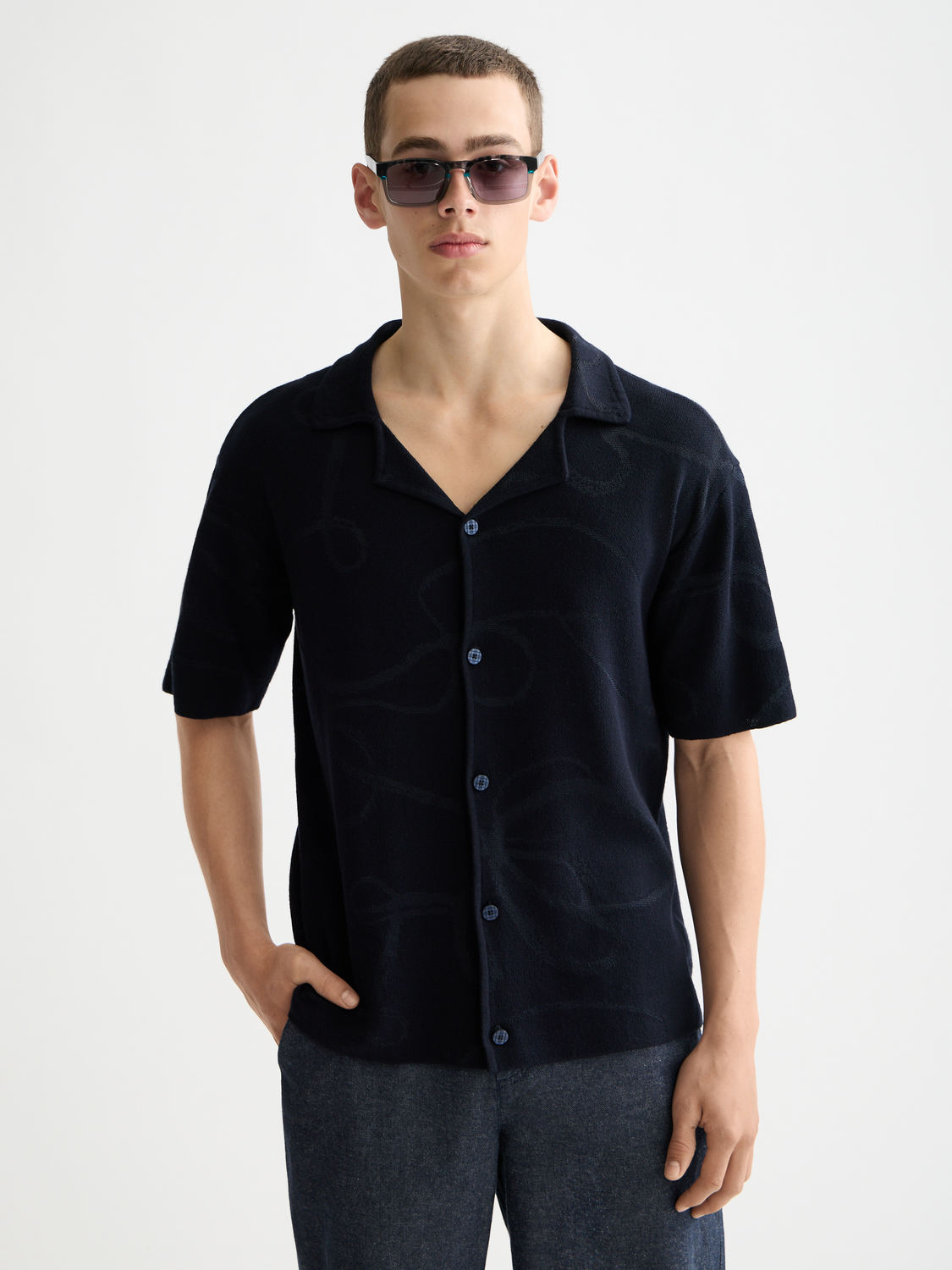 Scotch & Soda jacquard short-sleeved knitwear shirt with intricate pattern and classic collar, front view.