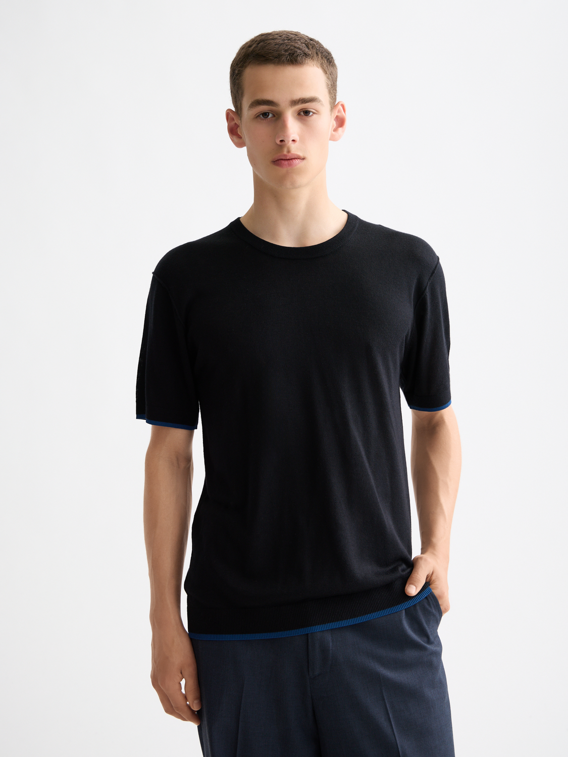 Scotch & Soda knitted T-shirt in soft knitwear fabric, featuring a classic crew neck and textured knit pattern.