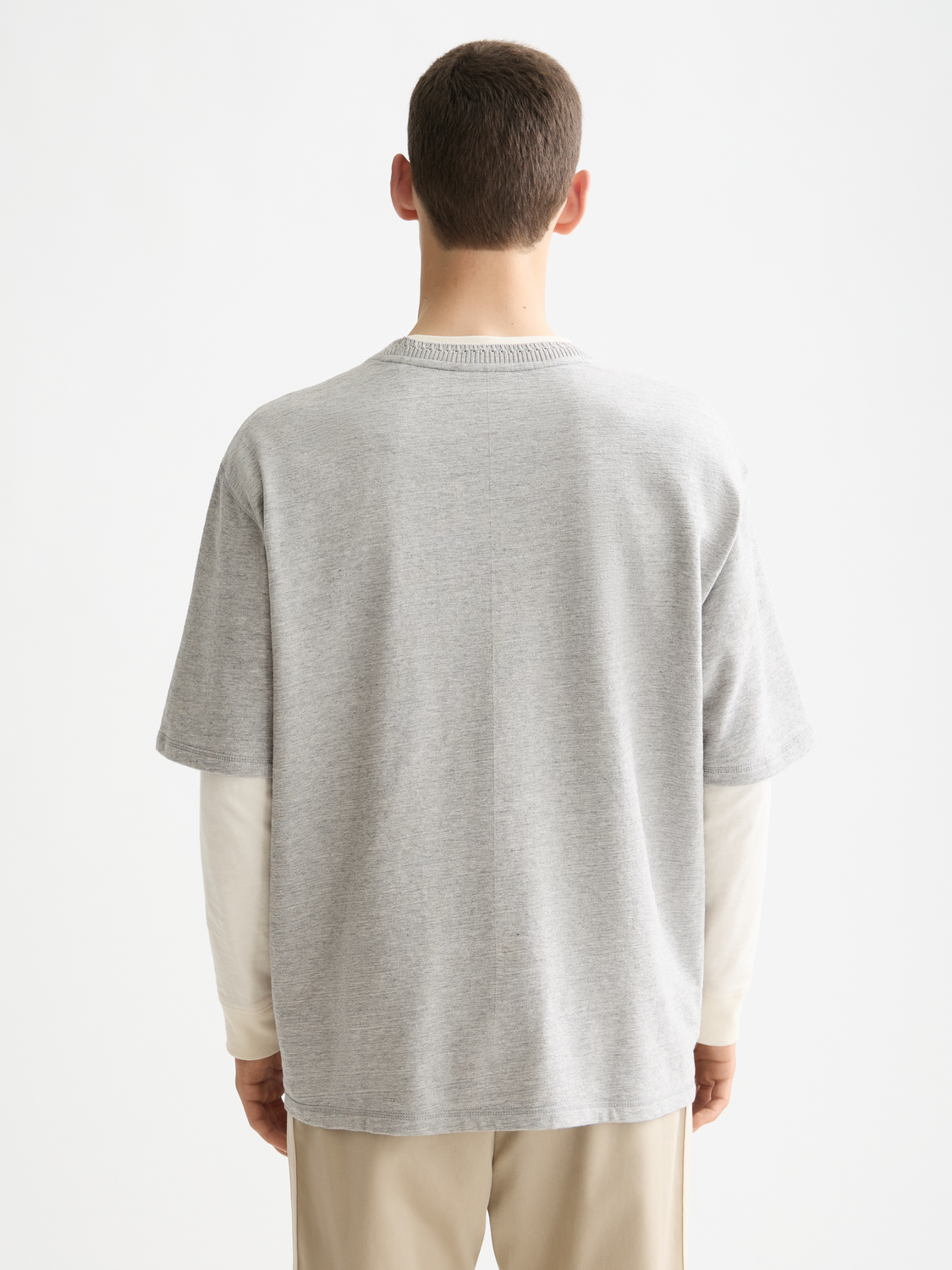 Scotch & Soda label T-shirt with short sleeves, featuring a graphic design on the front and a casual fit.