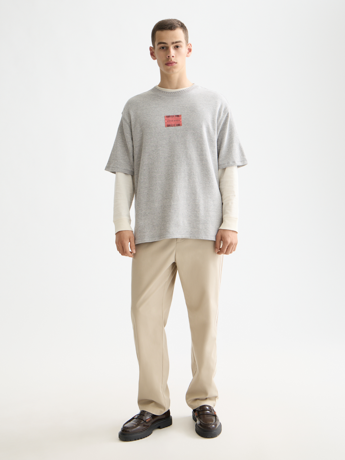Short-sleeve Scotch & Soda Label T-shirt with front logo in soft fabric, casual style, in a neutral color.
