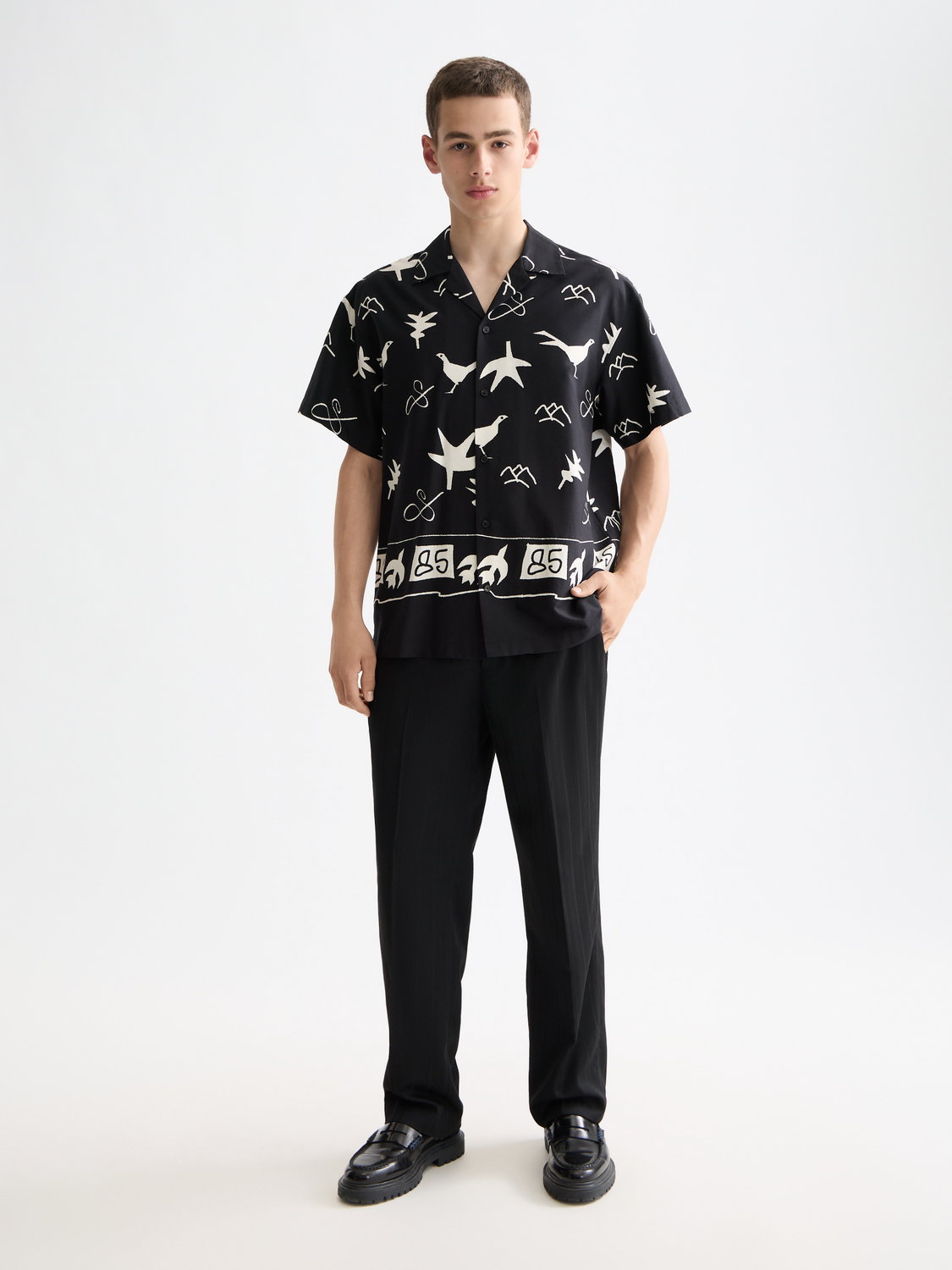 Short-sleeved Scotch & Soda men's shirt featuring a casual fit and classic design, displayed on a hanger.