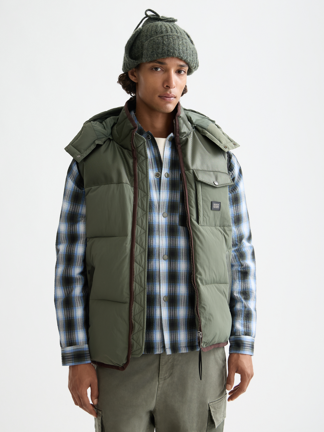 SCOTCH & SODA hooded puffer vest, bodywarmer with quilted design, front zipper, and adjustable hood, suitable for cold weather.