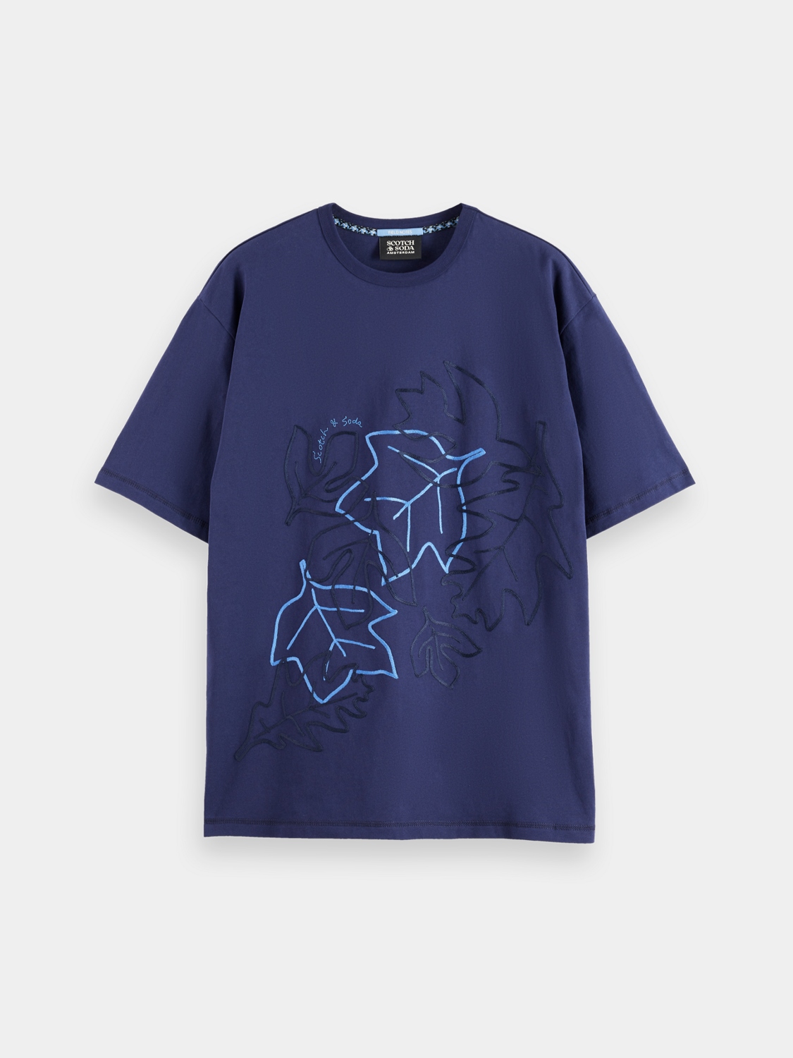 Embroidered SCOTCH & SODA short-sleeve t-shirt with colorful floral embroidery on the front, casual and stylish men's tee.