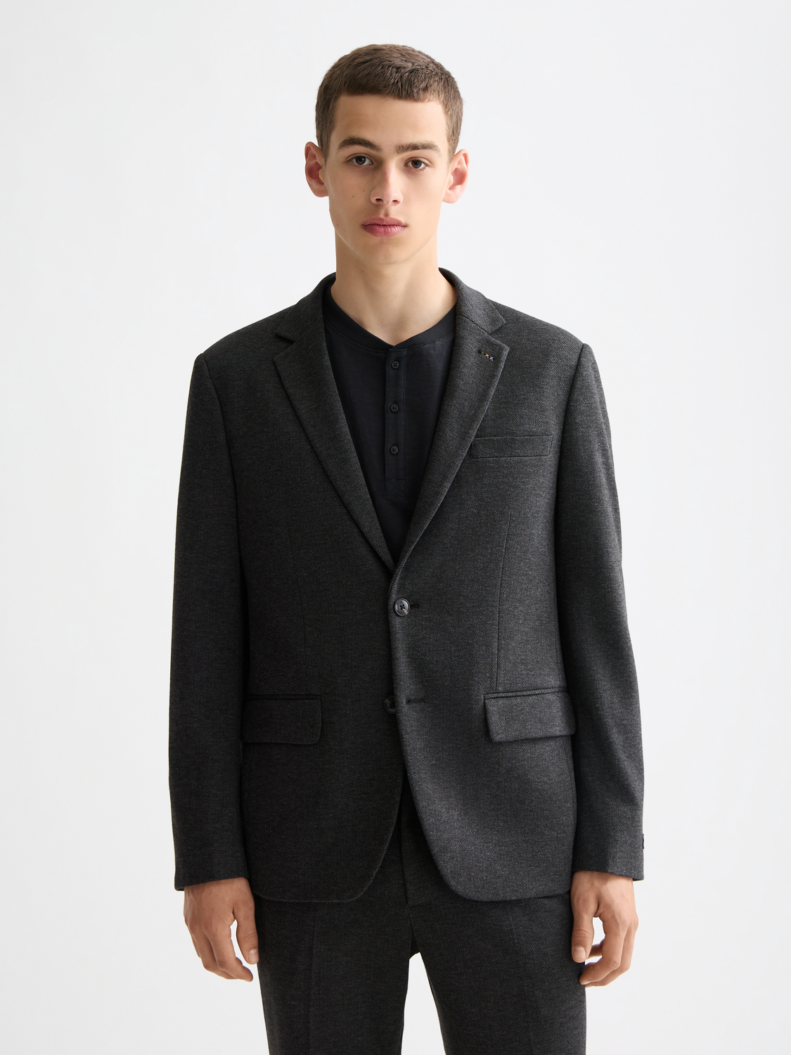 SCOTCH & SODA tailored jersey blazer featuring a classic fit, with structured lapels and a sleek, modern design.