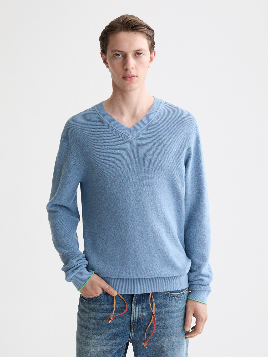 SCOTCH & SODA V-neck knitwear pullover in a cozy, textured fabric, shown in a front view with a classic V-neck design.