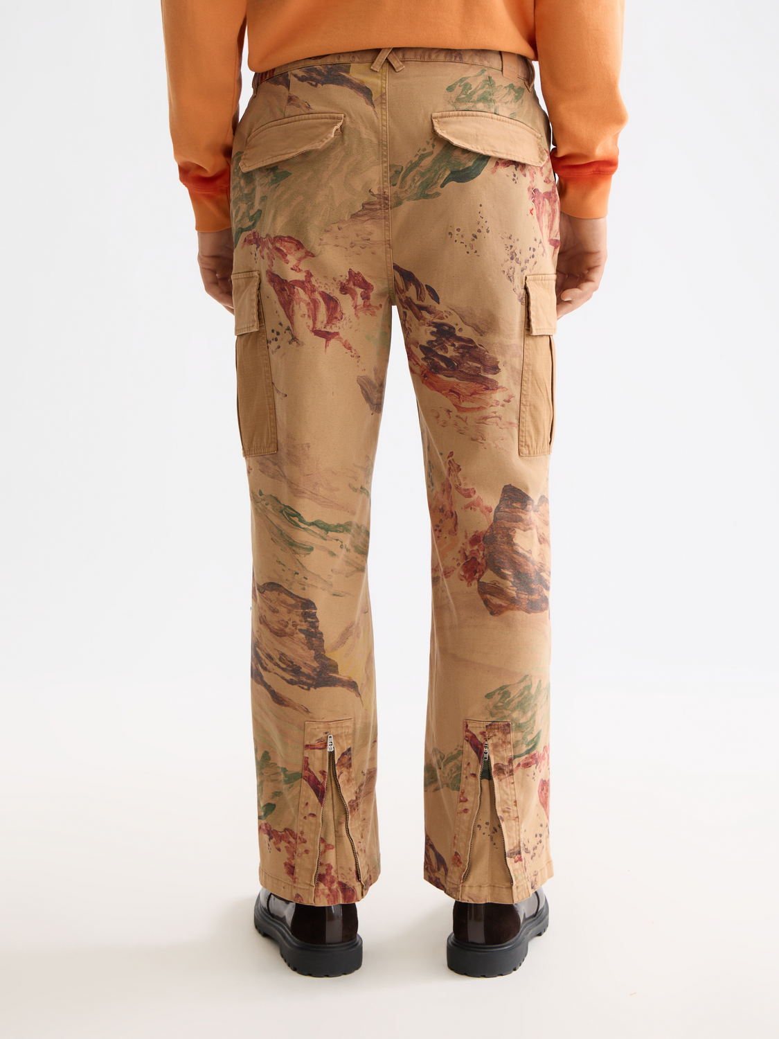 SCOTCH & SODA Harper cargo pants, back view showing multiple pockets, relaxed fit, in neutral color.