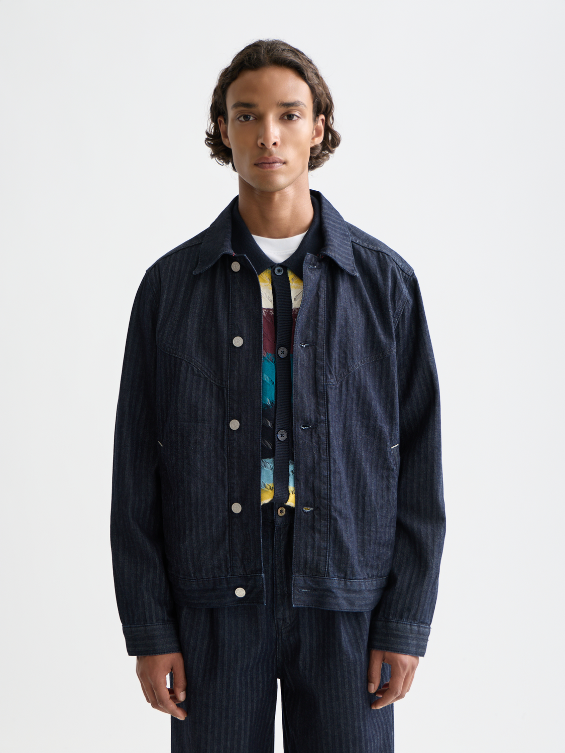 SCOTCH & SODA trucker jacket in classic denim with button closure and chest pockets, shown from the front.
