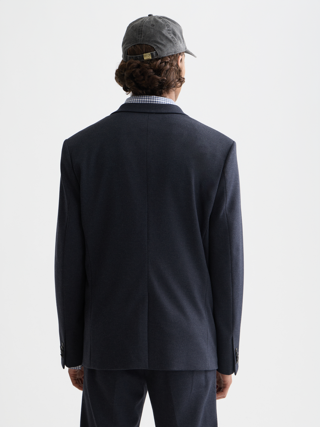 SCOTCH & SODA single-breasted blazer in dark fabric, tailored fit with notch lapel and button closure, displayed on a hanger.