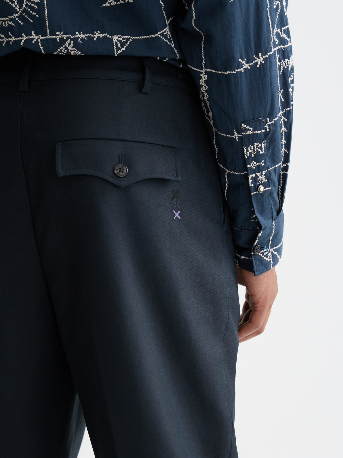 Scotch & Soda Otis straight-fit chinos pants in a neutral color, shown on a model.