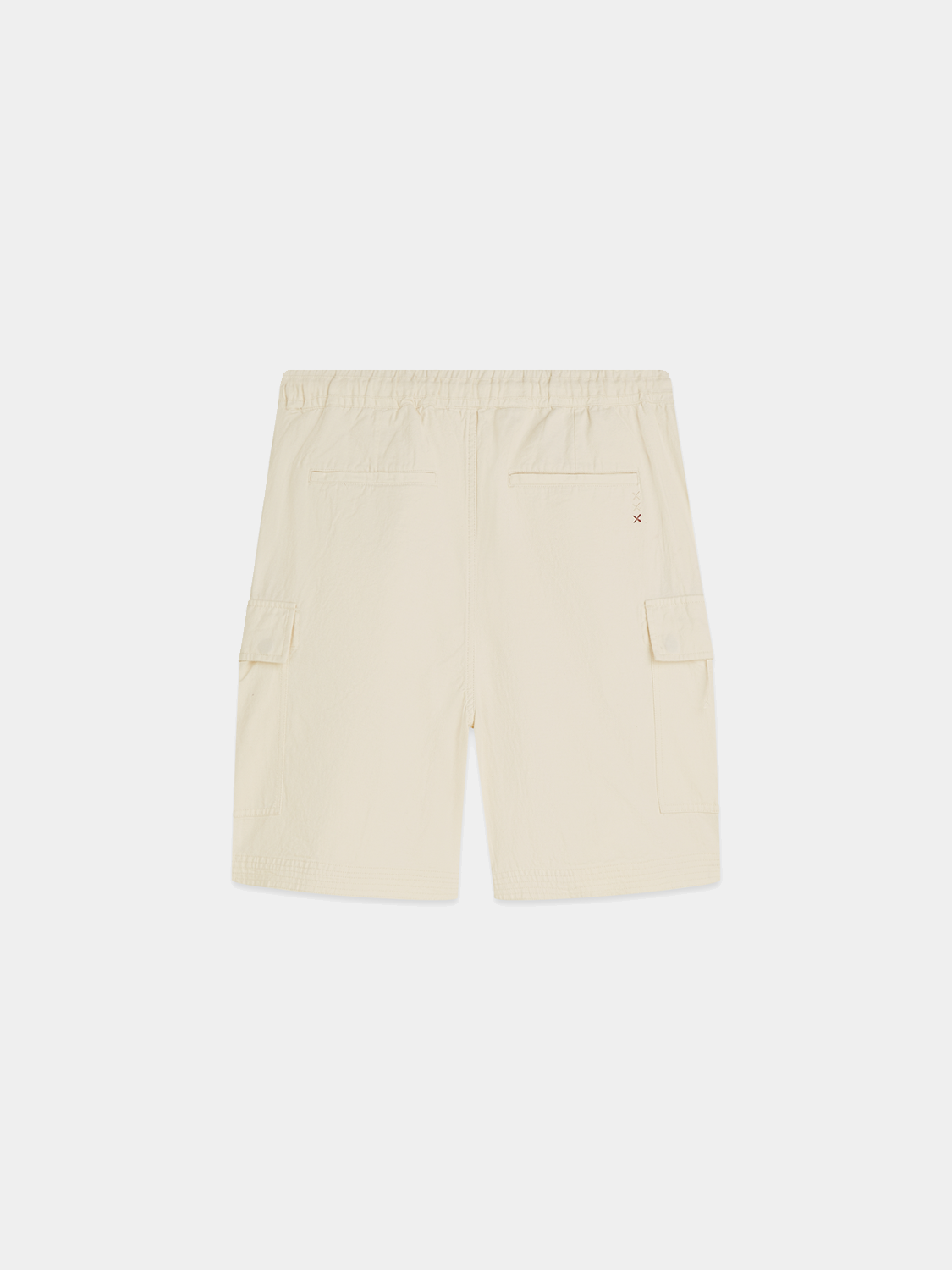 Back view of Scotch & Soda cargo linen shorts, casual men's shorts with multiple pockets and a relaxed fit.