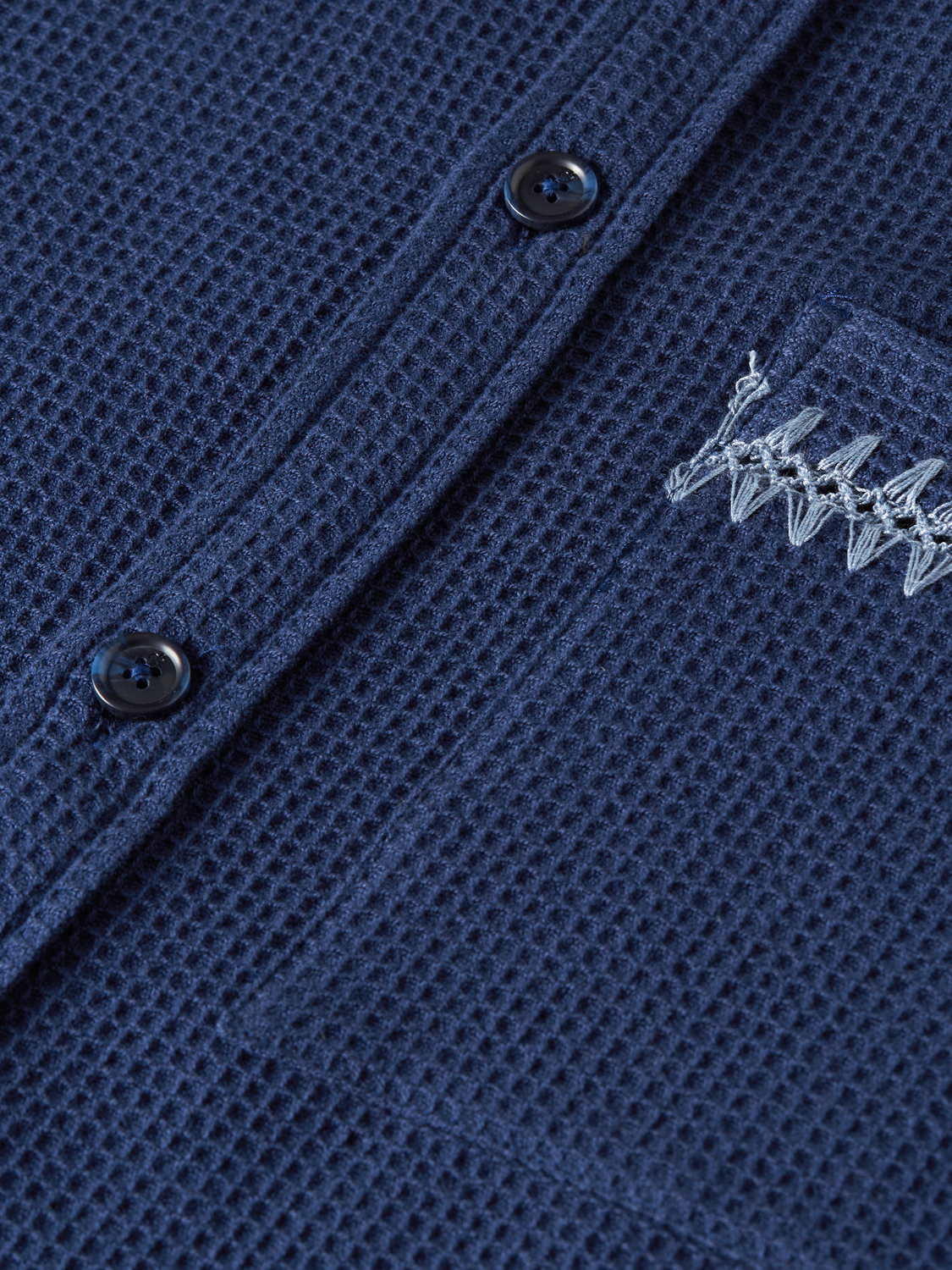Long sleeve Scotch & Soda waffle-structured shirt with button collar and chest pocket, in a stylish, textured fabric.