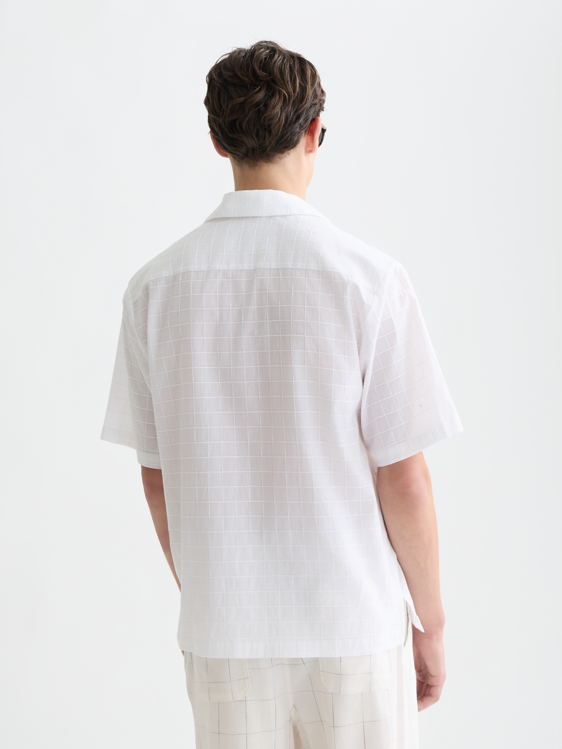 Embroidered short-sleeved shirt by Scotch & Soda with colorful floral embroidery on the back, casual summer men's S/S shirt.