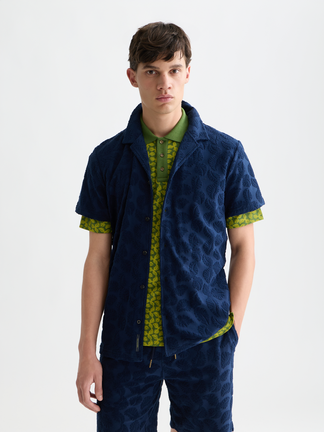 Scotch & Soda terry jacquard short-sleeved shirt with patterned fabric, casual style, front view.