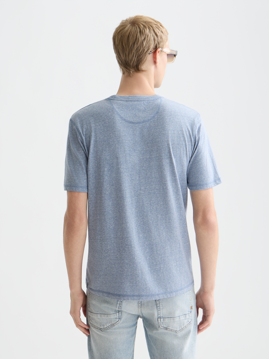 Scotch & Soda melange short-sleeve t-shirt with a relaxed fit, featuring a soft, textured fabric and a casual style.