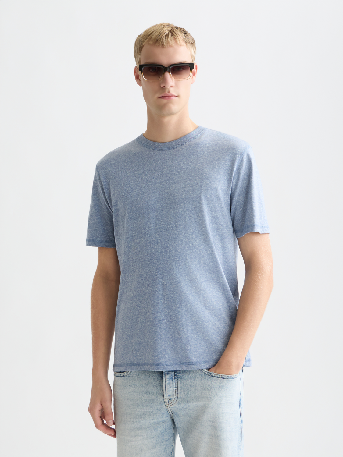 Scotch & Soda men's short sleeve Melange T-shirt with a crew neckline in a mixed color knit fabric.