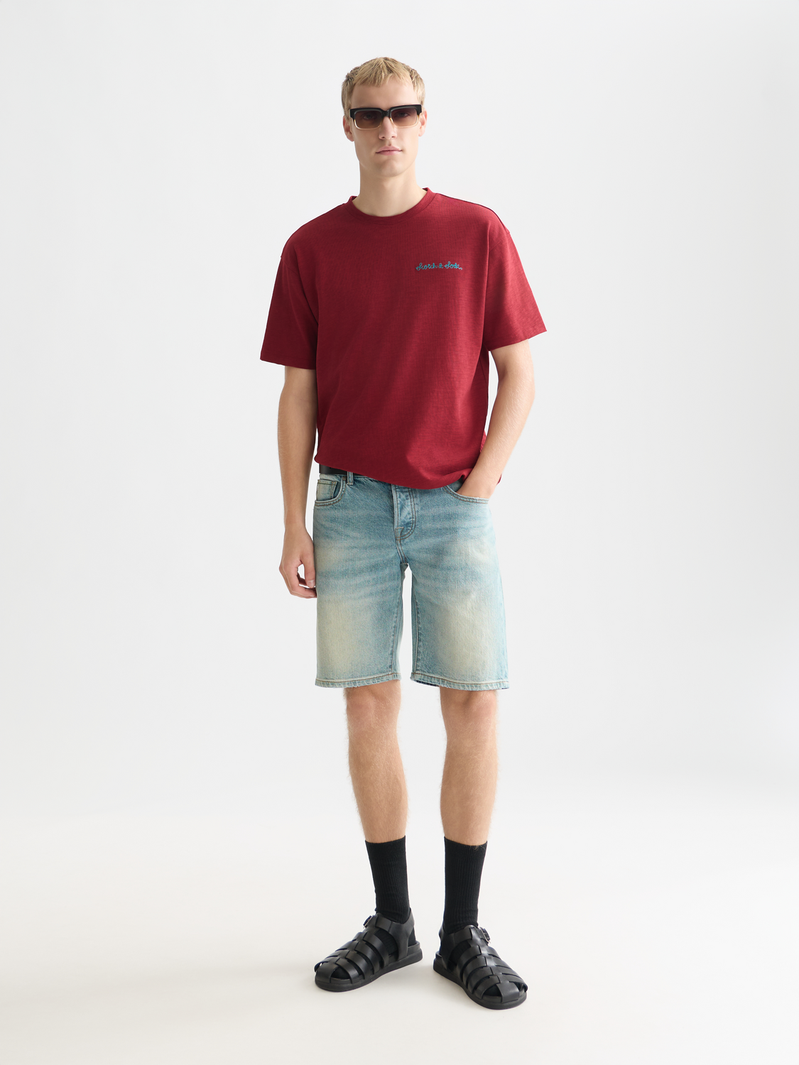 Short sleeve Scotch & Soda t-shirt with embroidered logo on front, casual crew neck design, light fabric, and stylish fit.