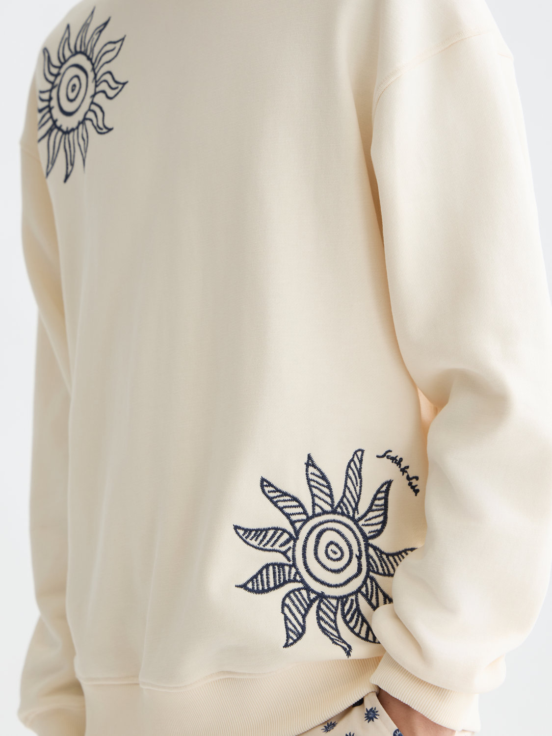 Embroidered Scotch & Soda sweatshirt with detailed stitching, casual sweat fabric, and a relaxed fit, shown in the image.