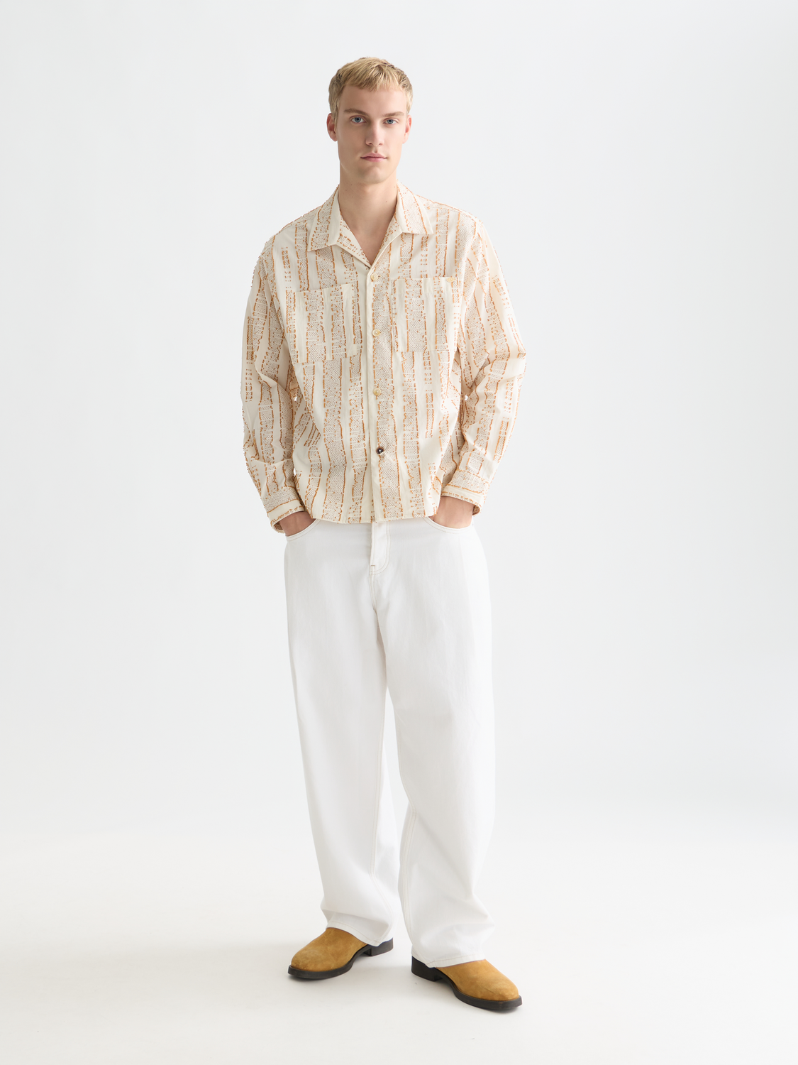 Light blue Scotch & SODA Daze loose-fit denim jeans with classic five-pocket design and relaxed fit, front view.