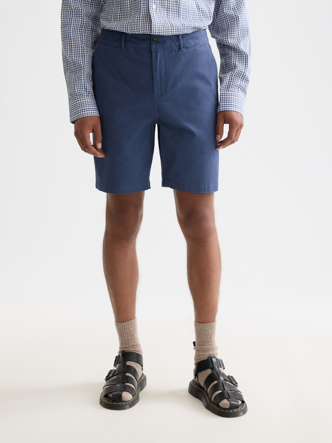 Scotch & Soda Stuart chino shorts in khaki with front pockets, casual fit, laid-back style, shown on a plain background.