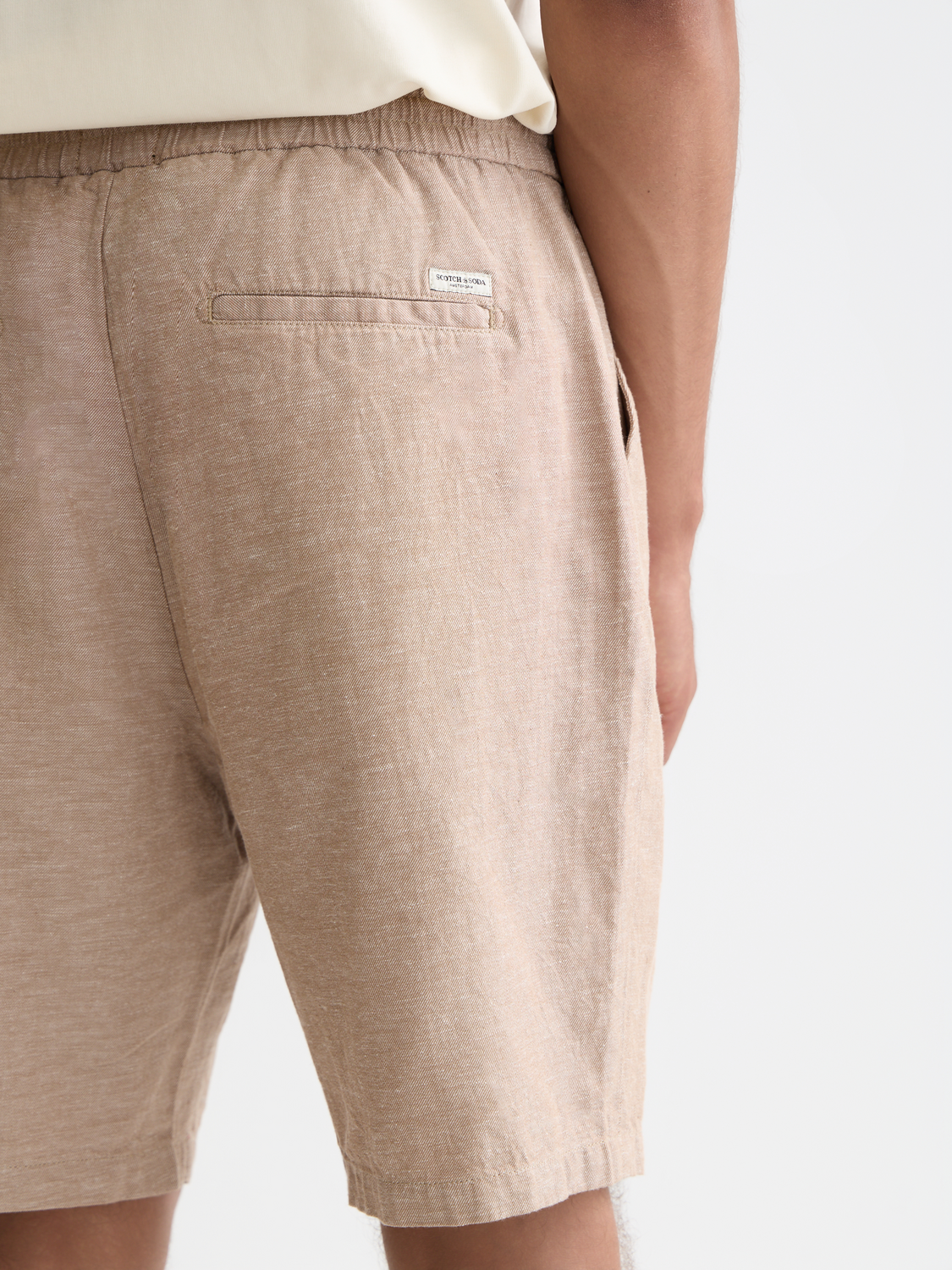 Light beige Fave cotton-linen shorts by Scotch & Soda with a relaxed fit, displayed on a neutral background.