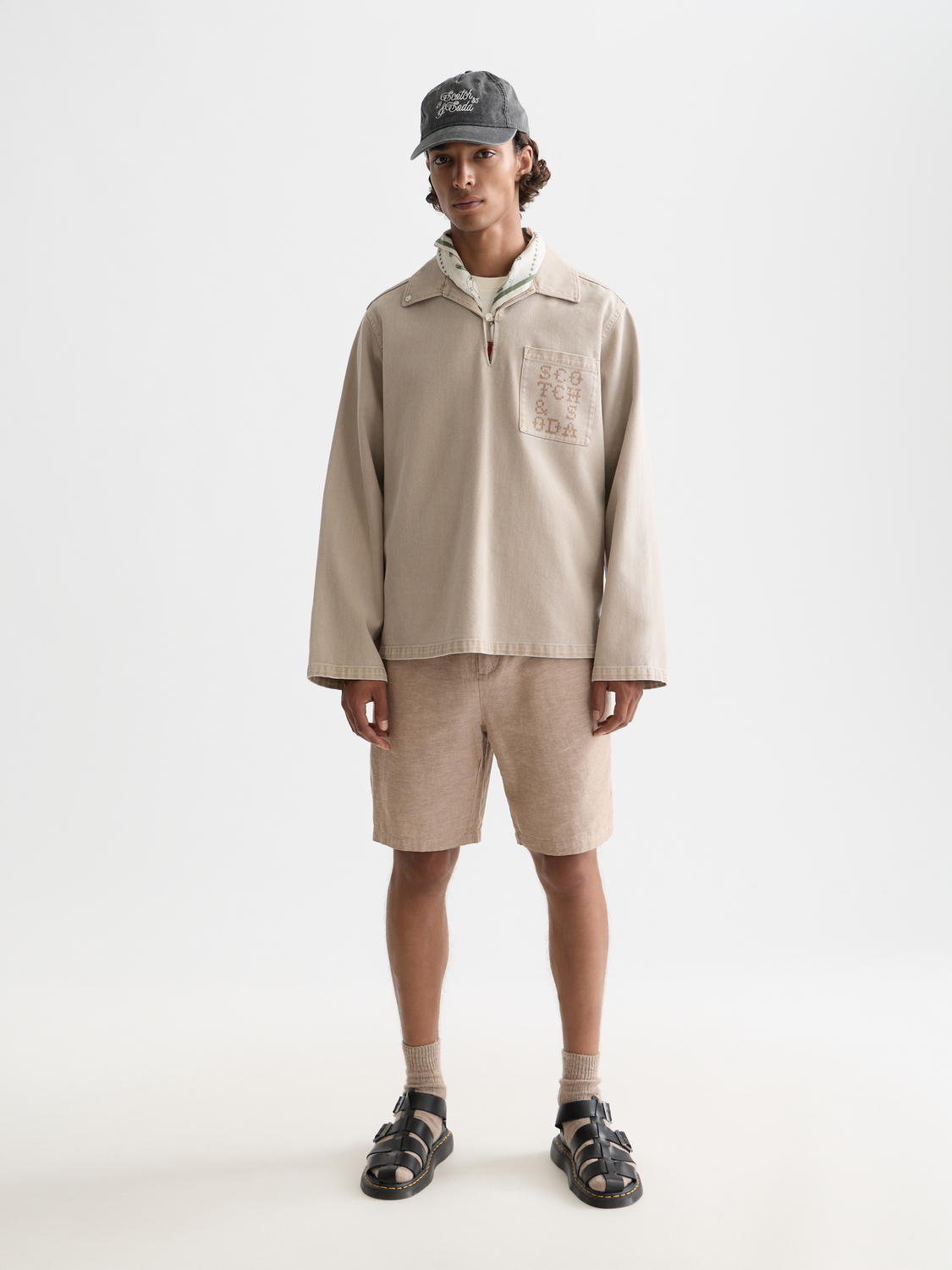 Light beige Fave cotton-linen shorts by Scotch & Soda, casual men's shorts with a relaxed fit and subtle stitching details.