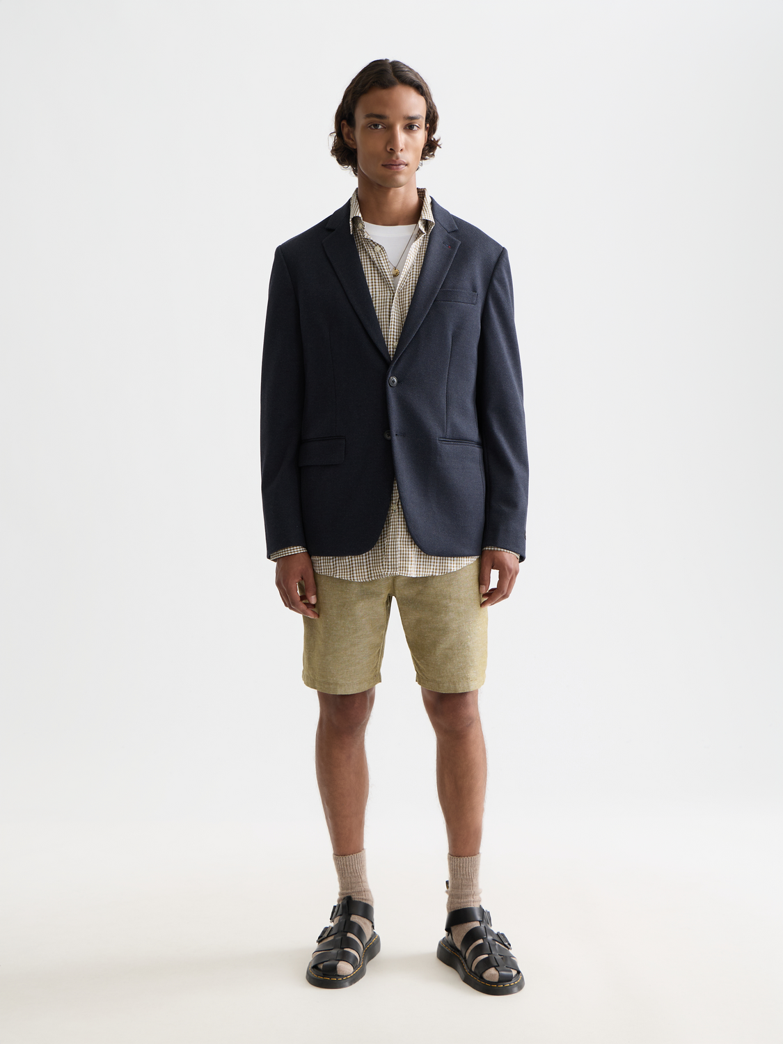 Light beige Fave cotton-linen shorts by Scotch & Soda, featuring a relaxed fit and casual style, shown on a model.