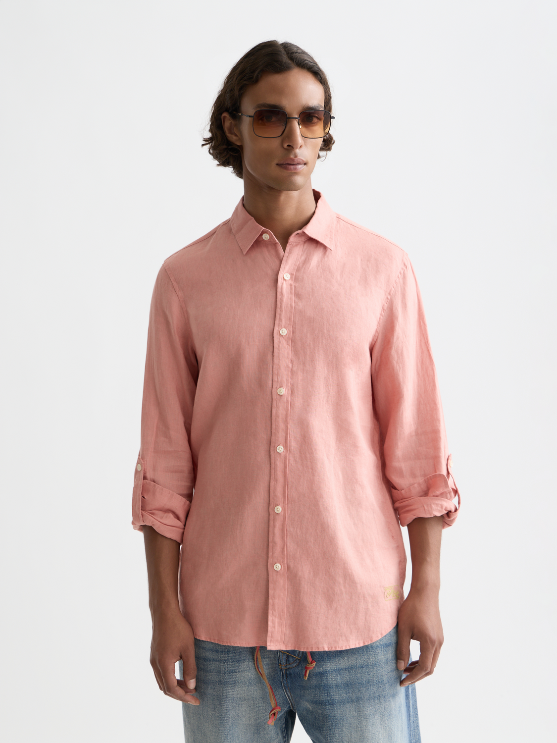Light beige Scotch & Soda long-sleeve linen shirt displayed on a mannequin, featuring a classic collar and button-up front.