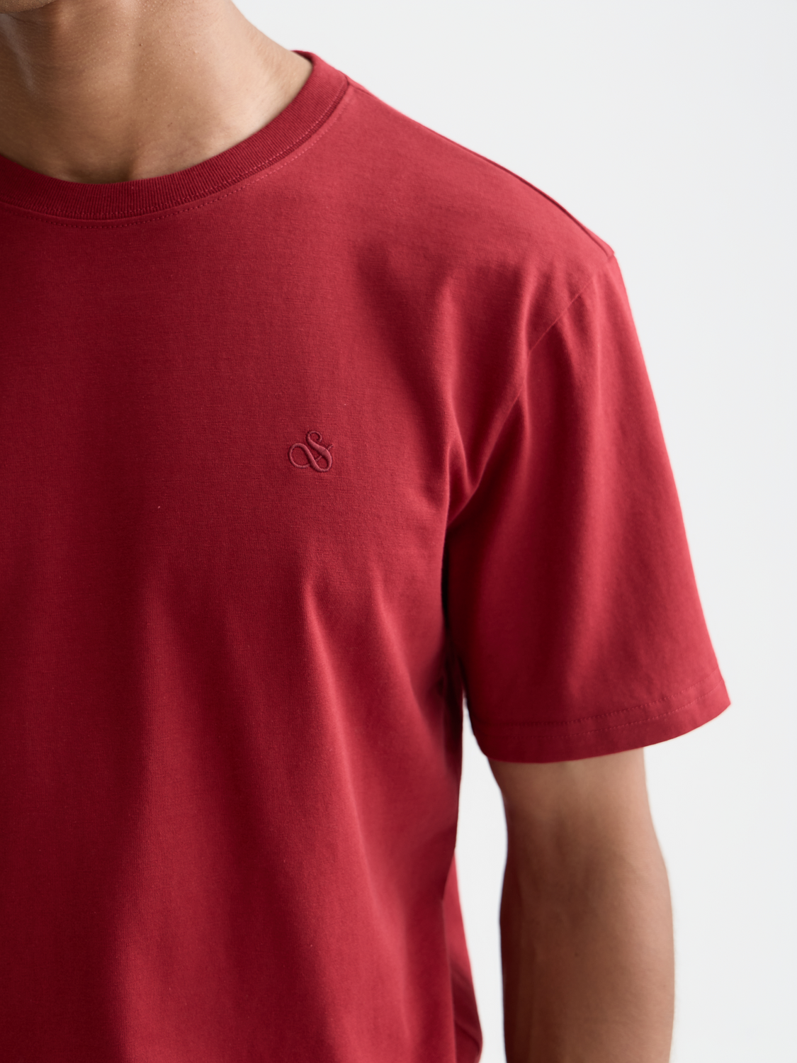 Short-sleeve Scotch & Soda logo t-shirt with front graphic, casual fit, on a plain background.