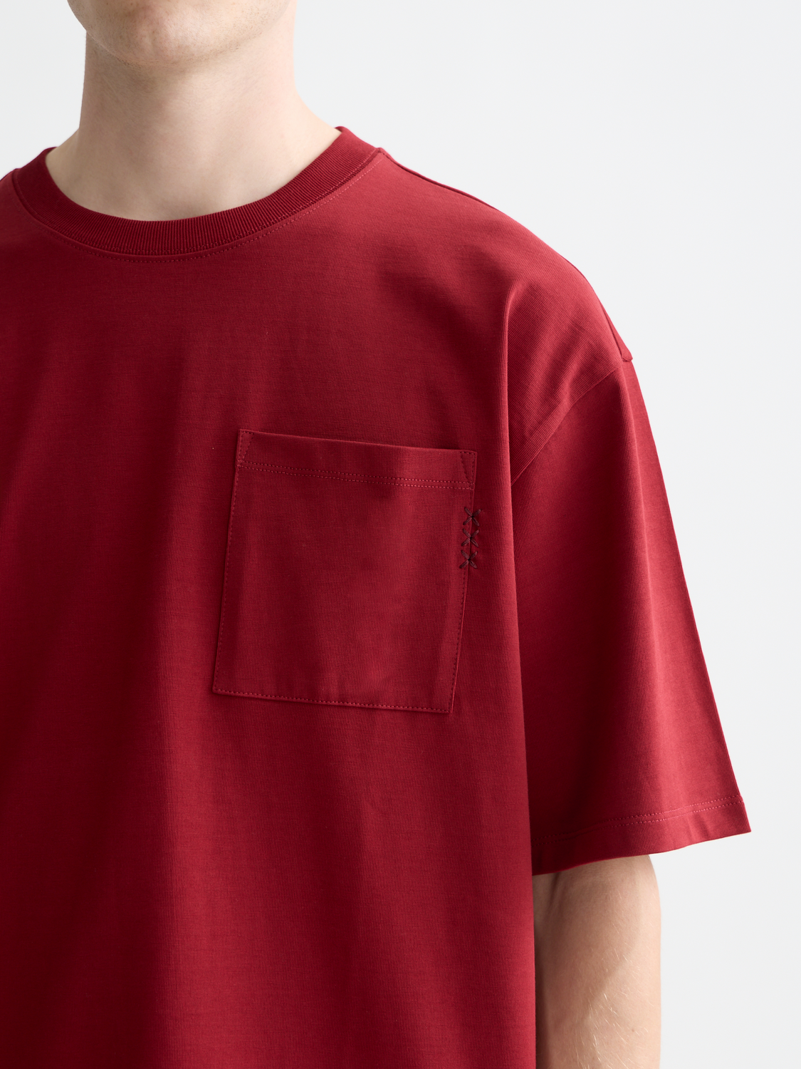 Scotch & Soda men's short sleeve chest pocket t-shirt in a casual fit with a classic design and soft fabric.